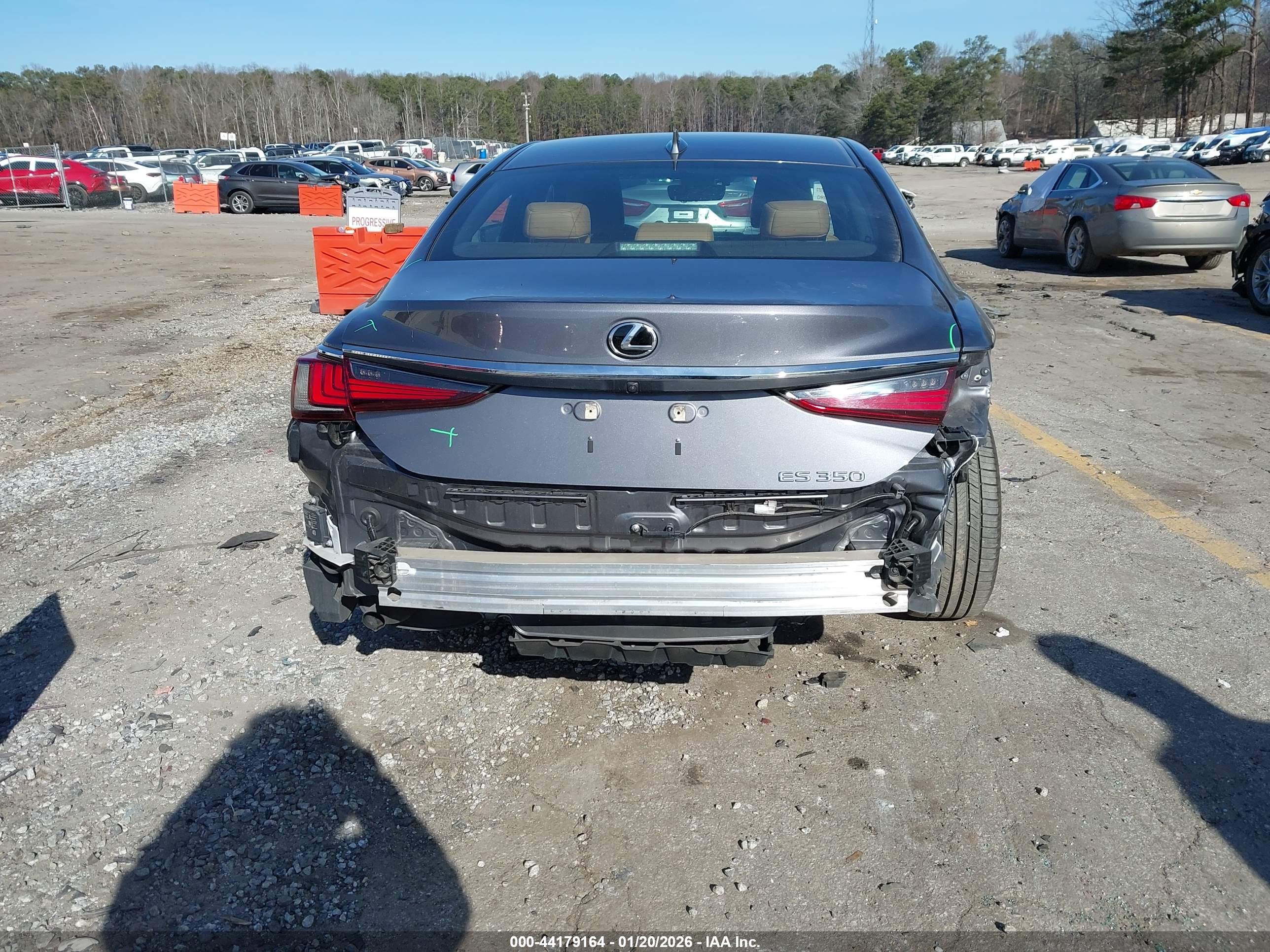LEXUS ES image 6