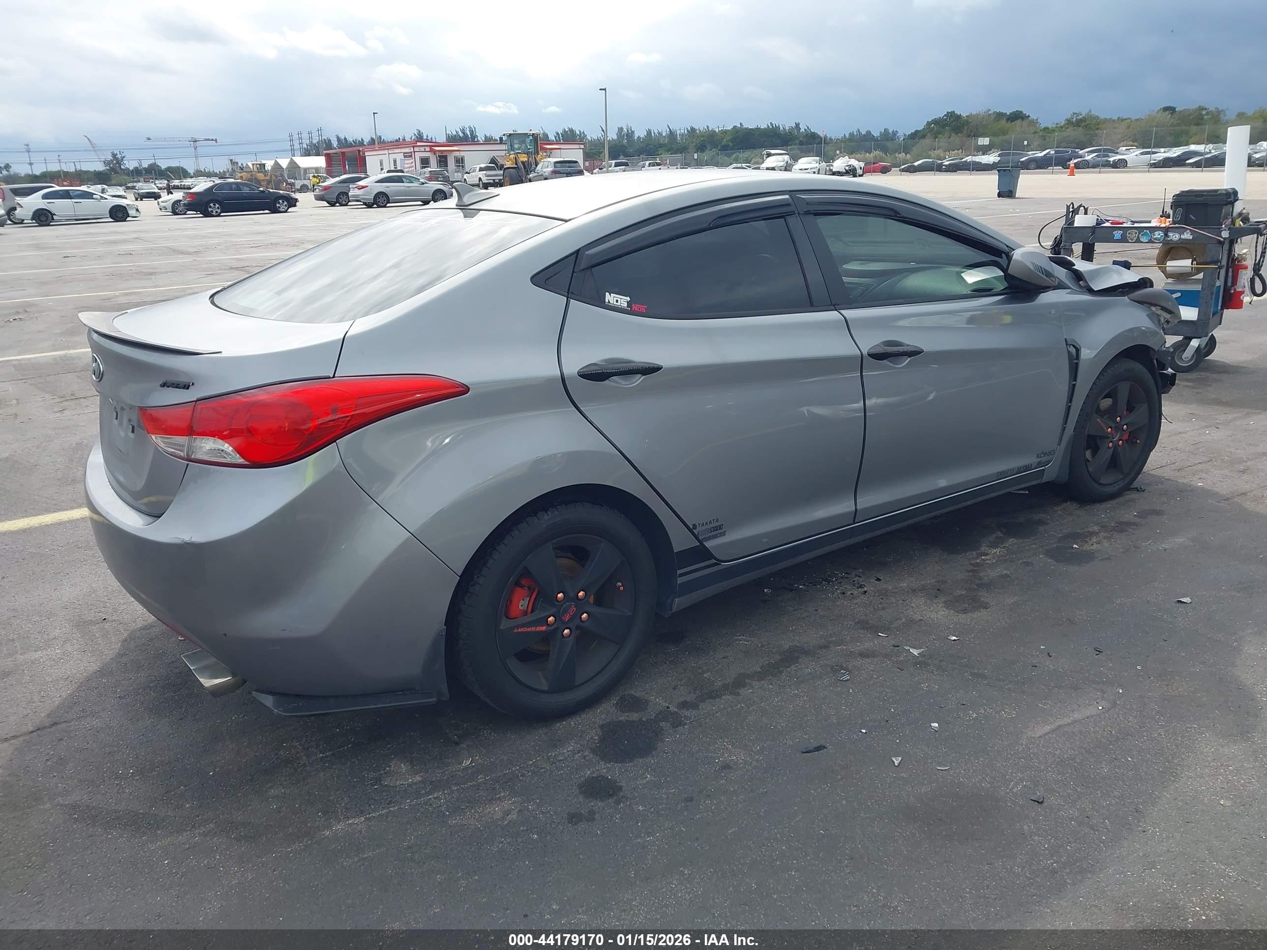 HYUNDAI ELANTRA image 4