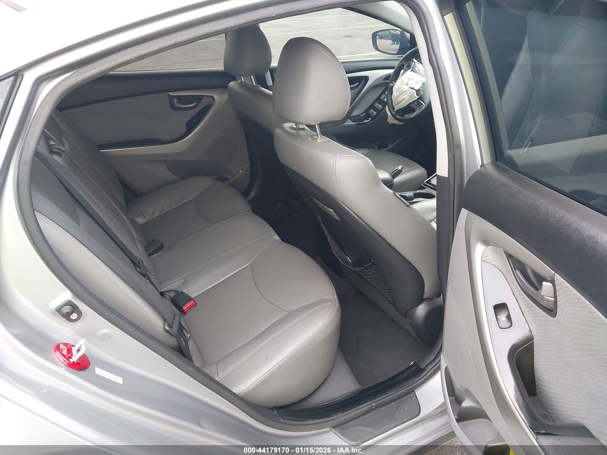 HYUNDAI ELANTRA image 8