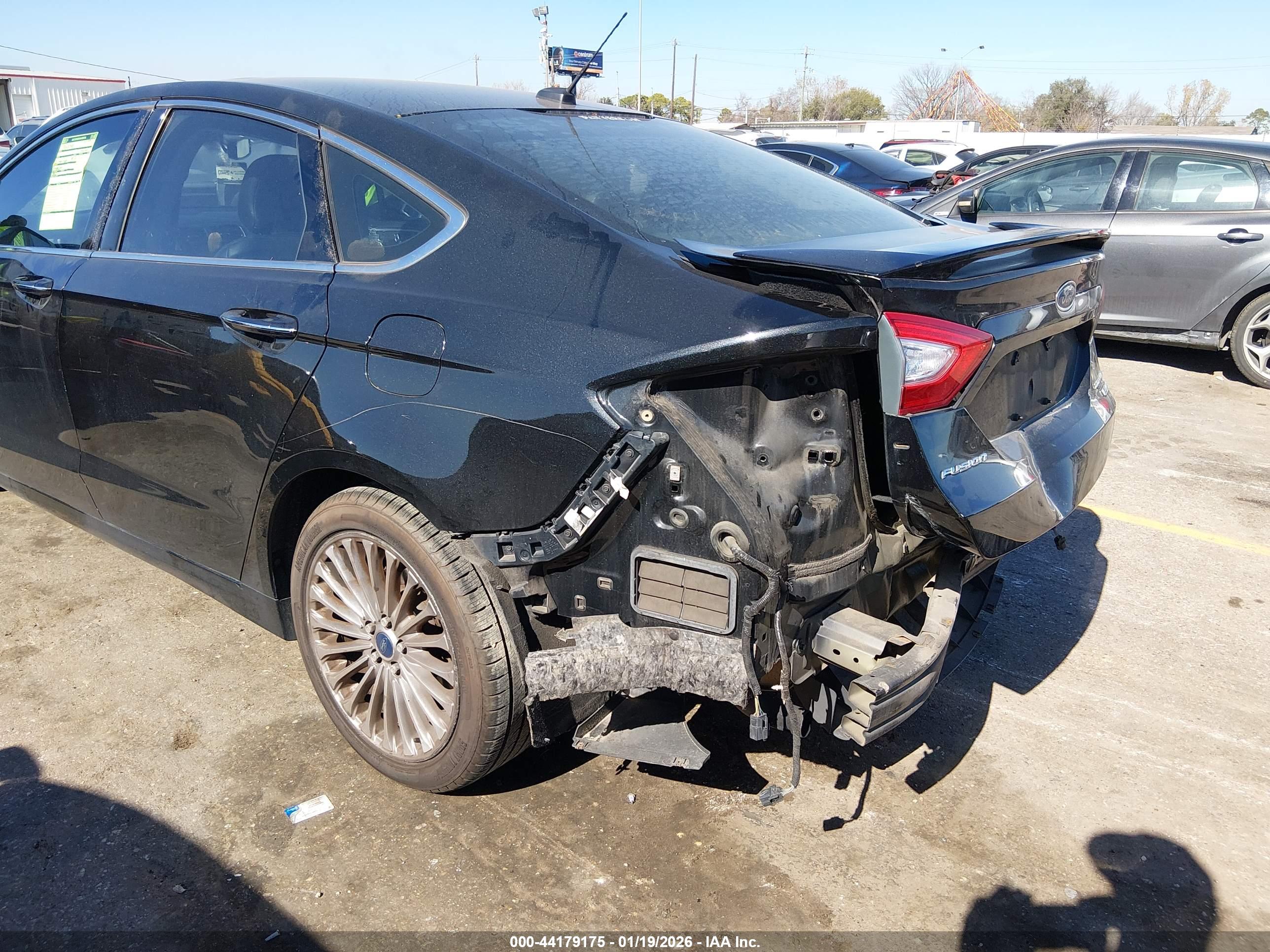 FORD FUSION image 6