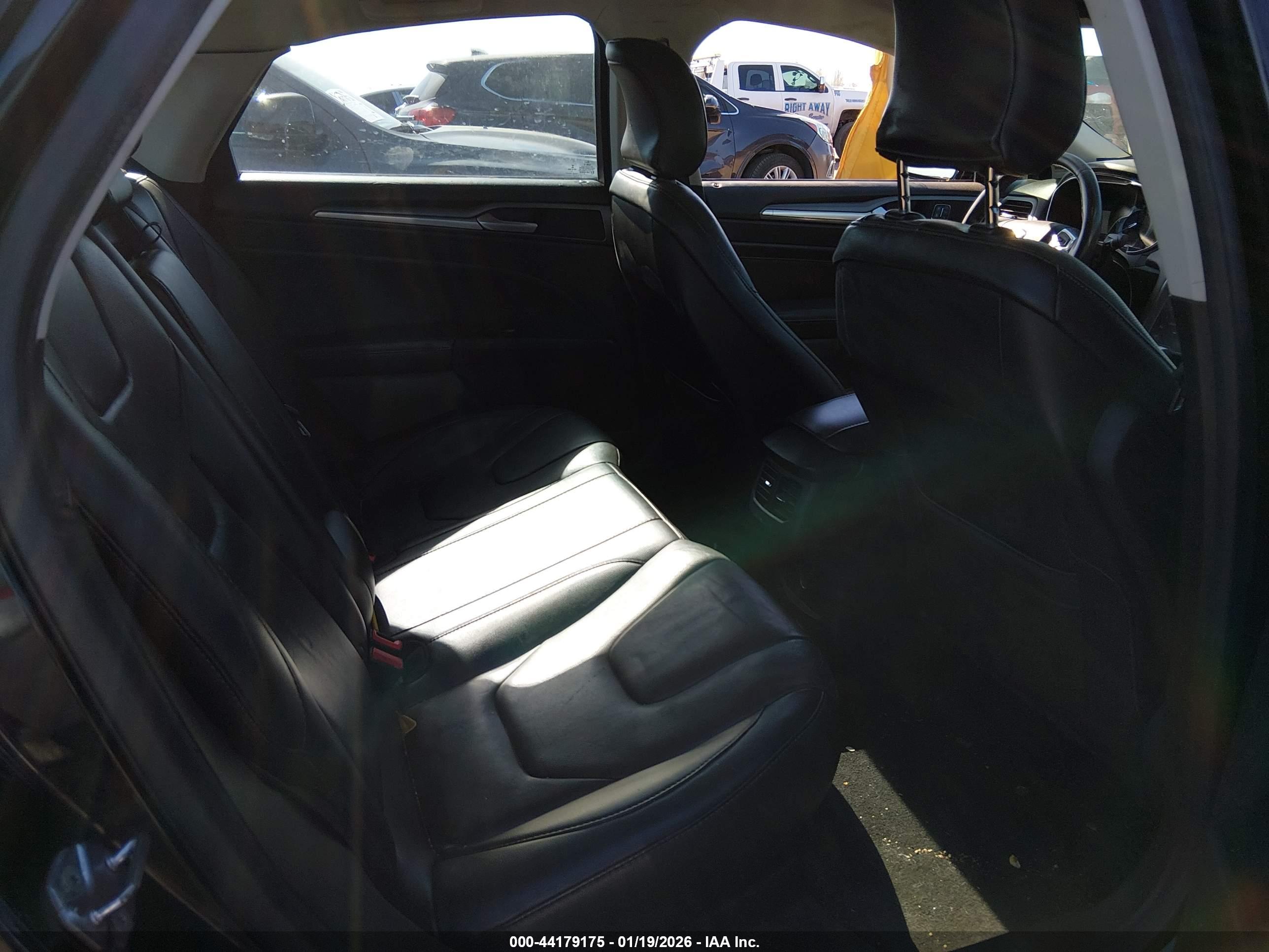 FORD FUSION image 8