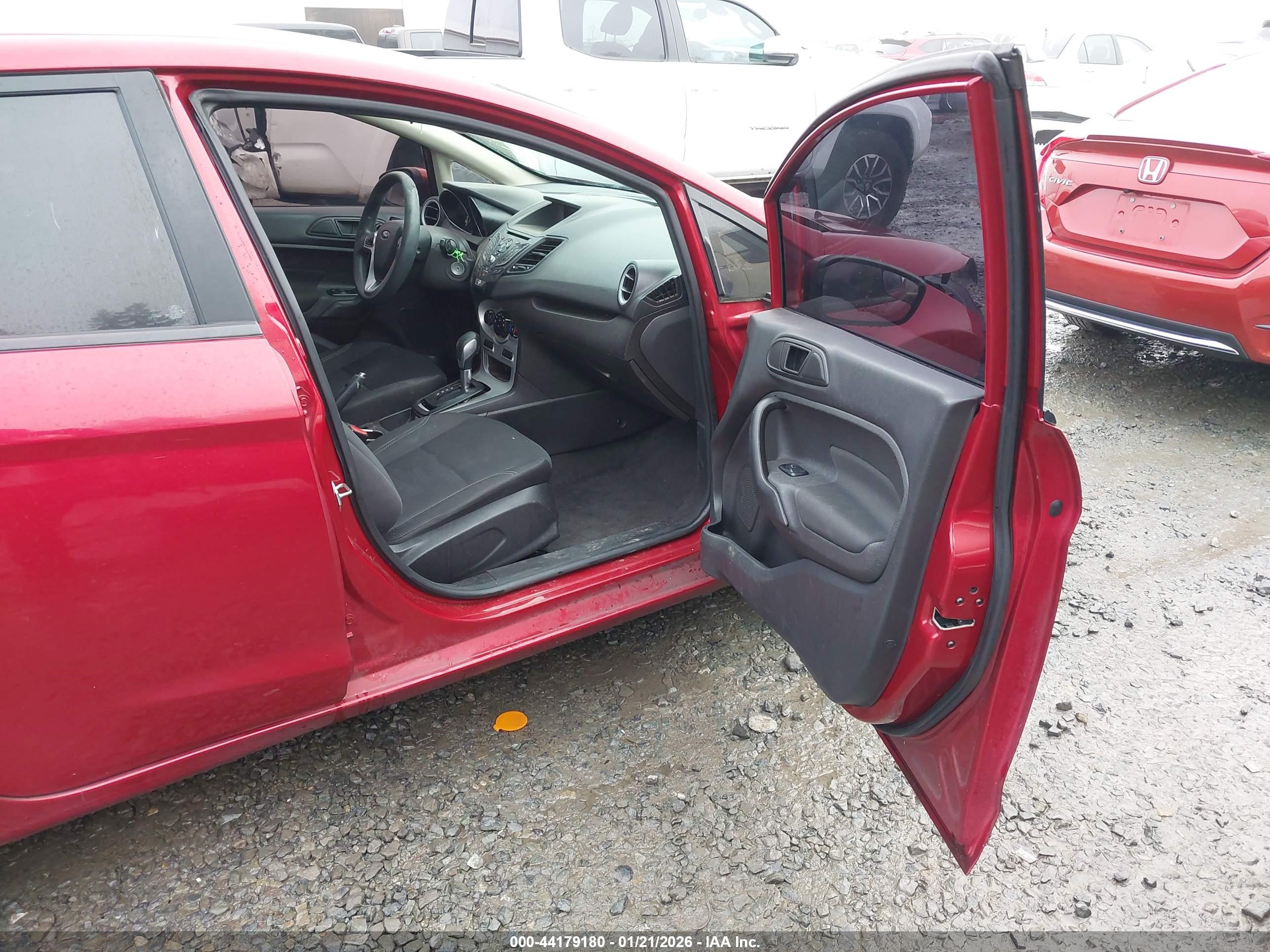 FORD FIESTA image 5