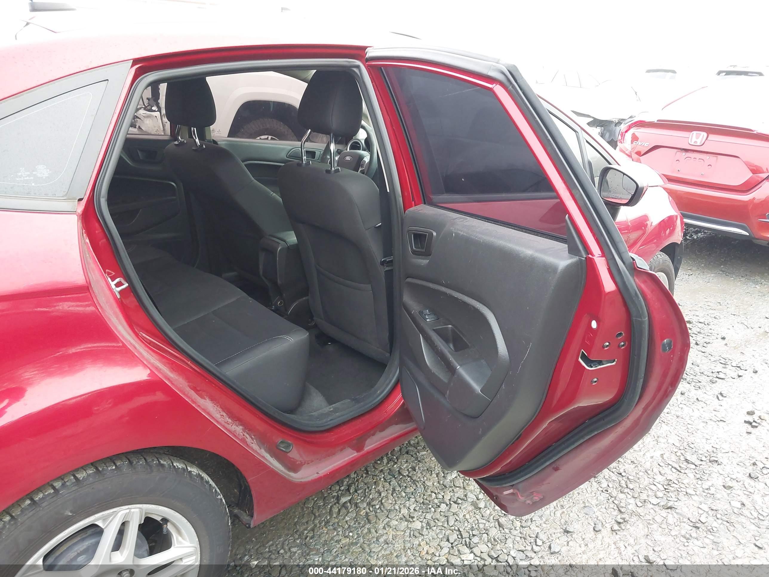 FORD FIESTA image 8