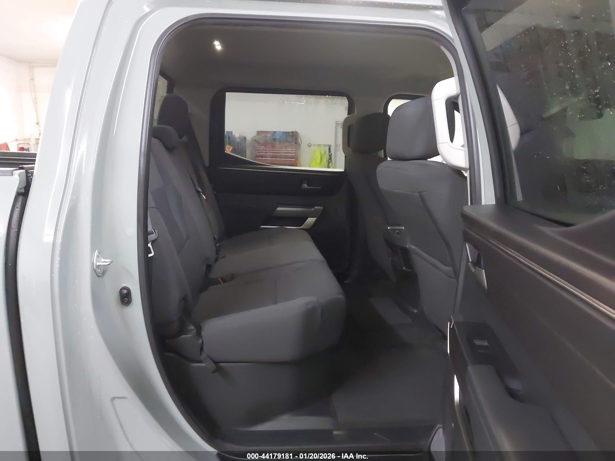 TOYOTA TUNDRA image 8