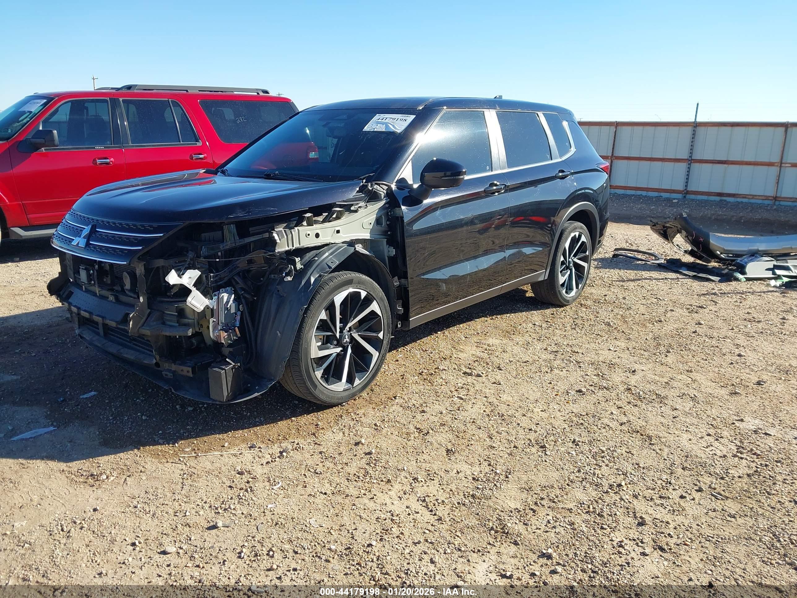 MITSUBISHI OUTLANDER image 2