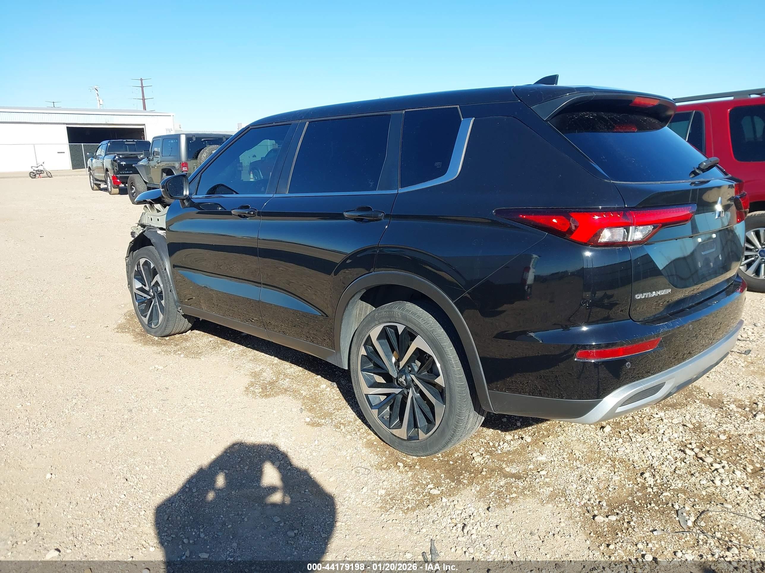 MITSUBISHI OUTLANDER image 3