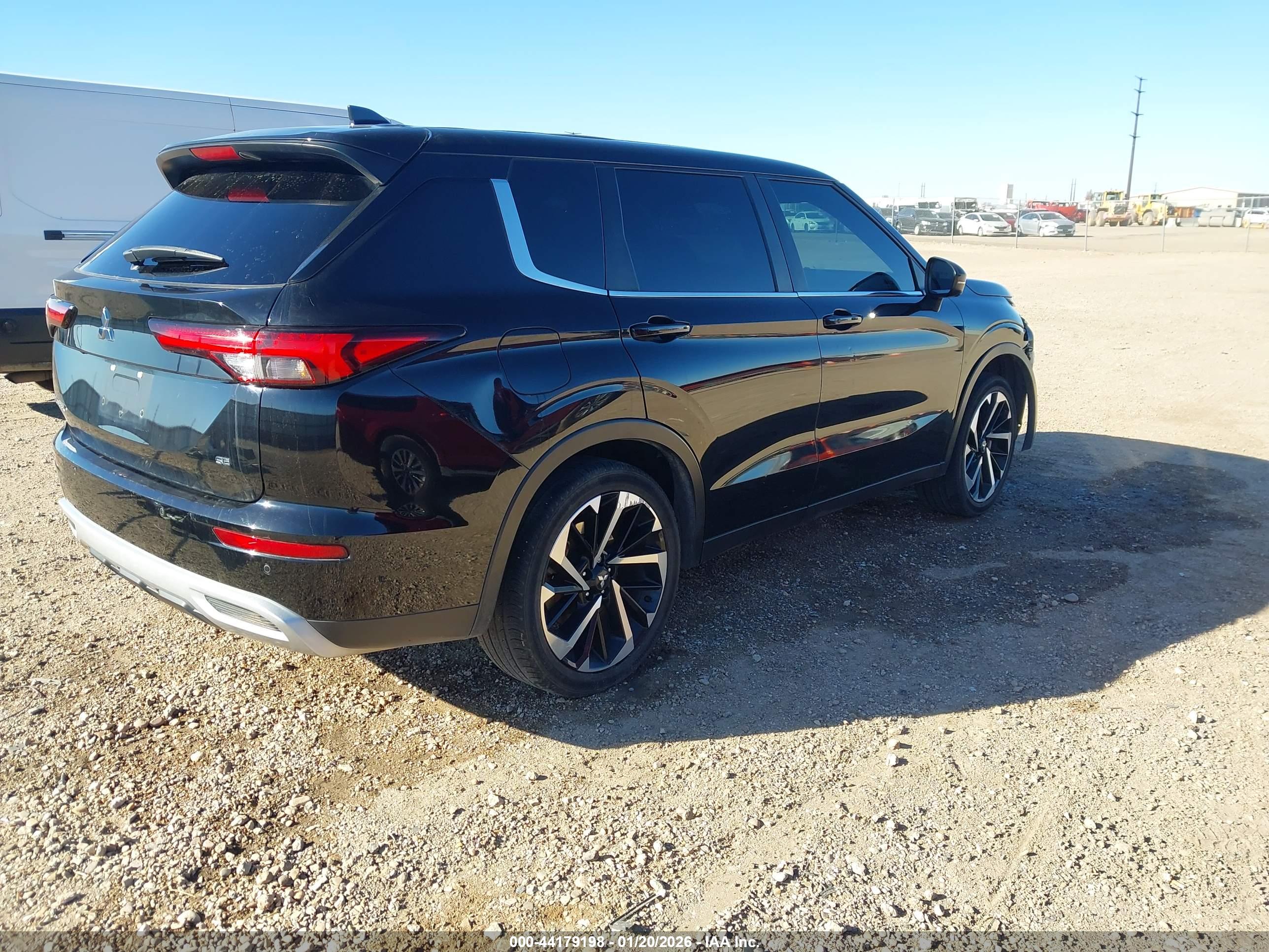 MITSUBISHI OUTLANDER image 4
