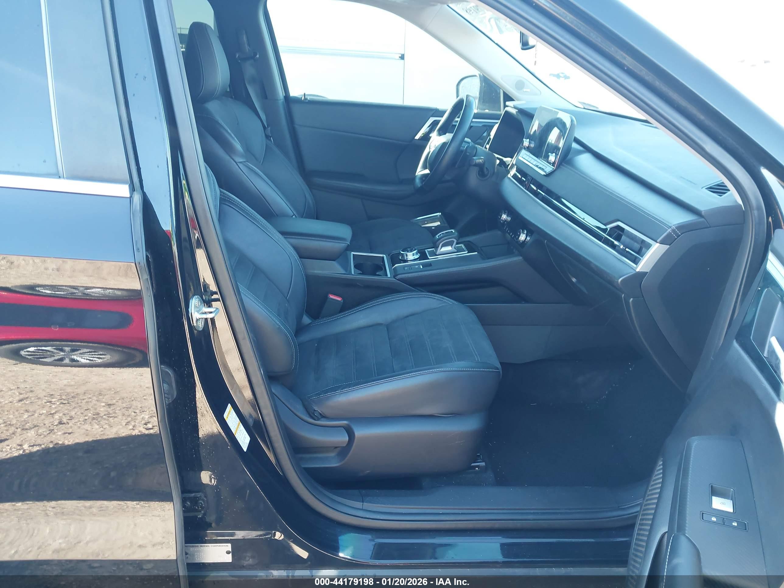 MITSUBISHI OUTLANDER image 5