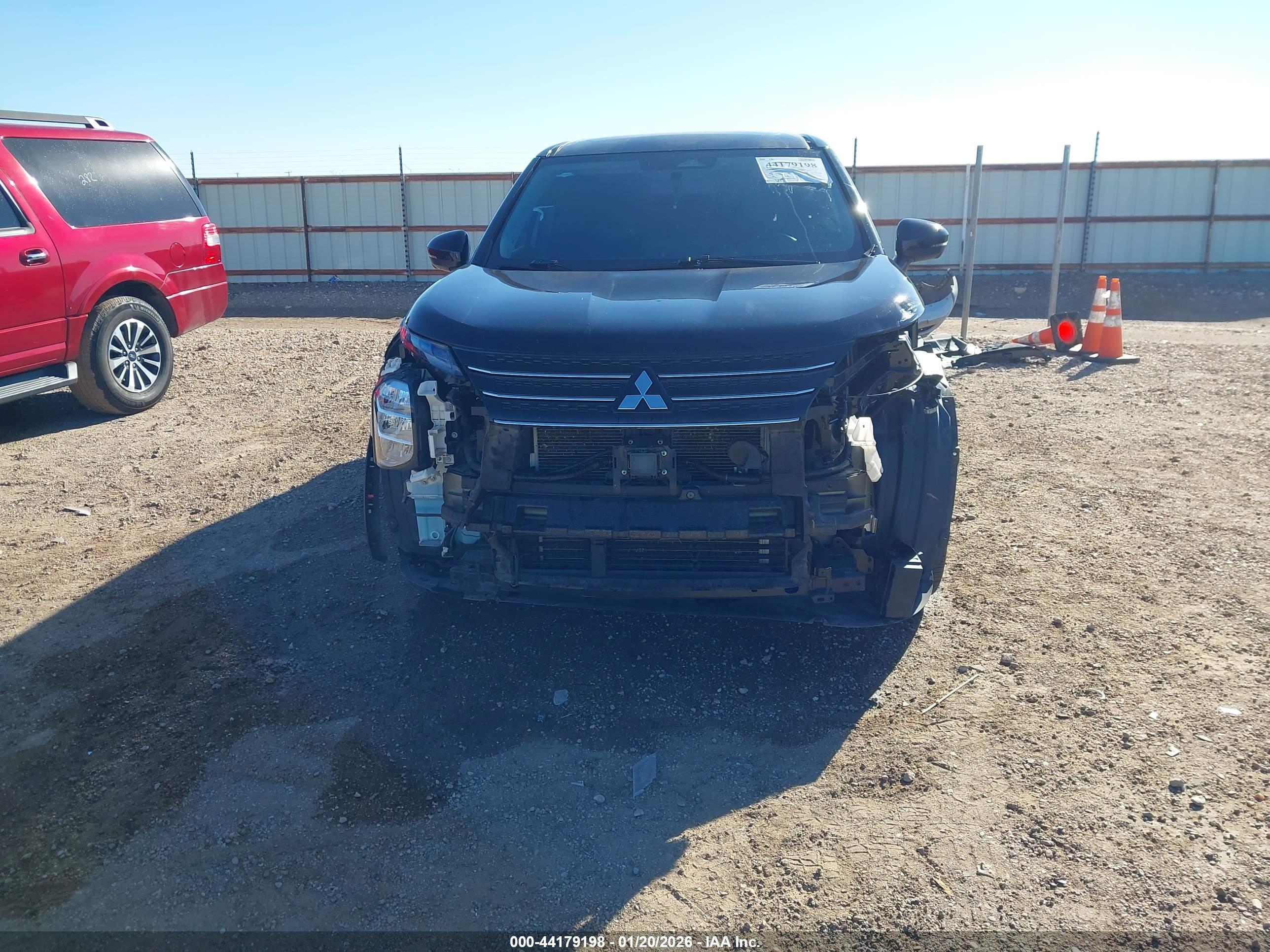 MITSUBISHI OUTLANDER image 6