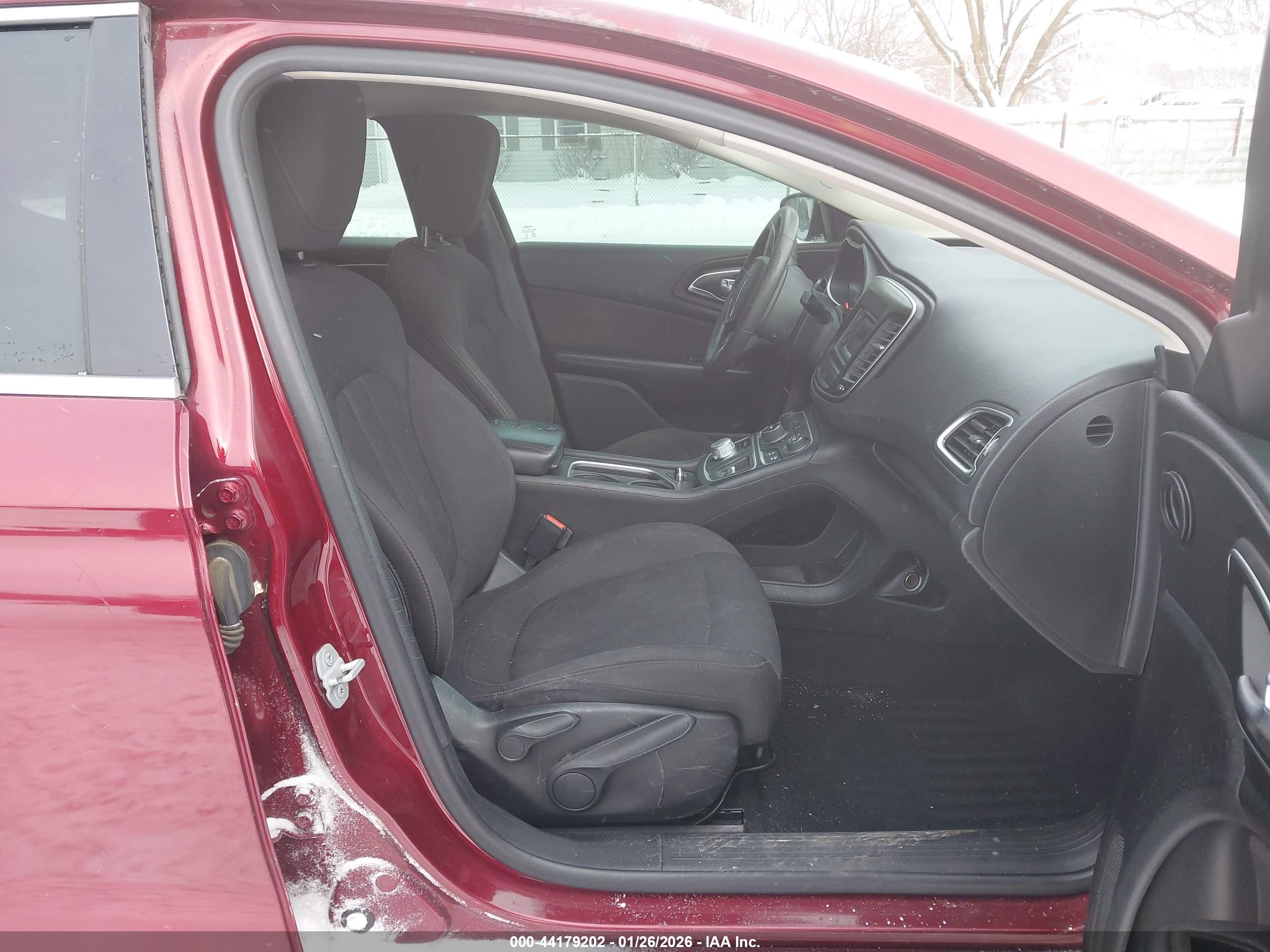 CHRYSLER 200 image 5
