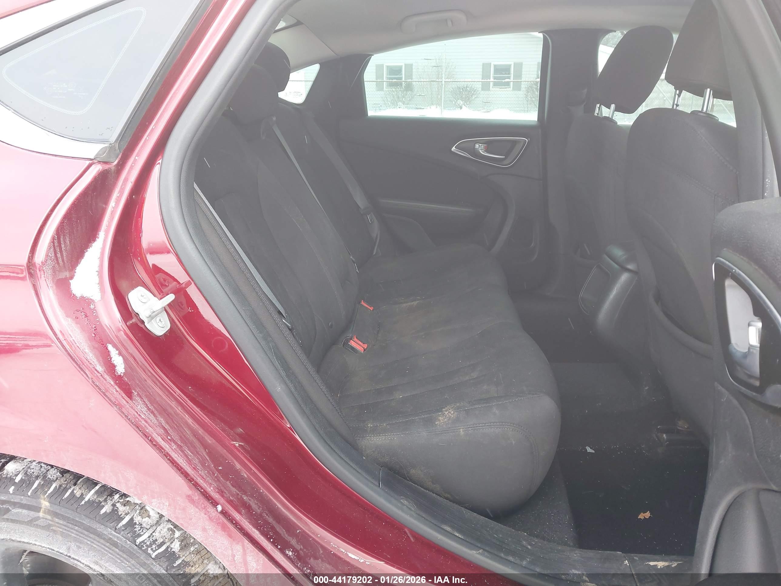 CHRYSLER 200 image 8