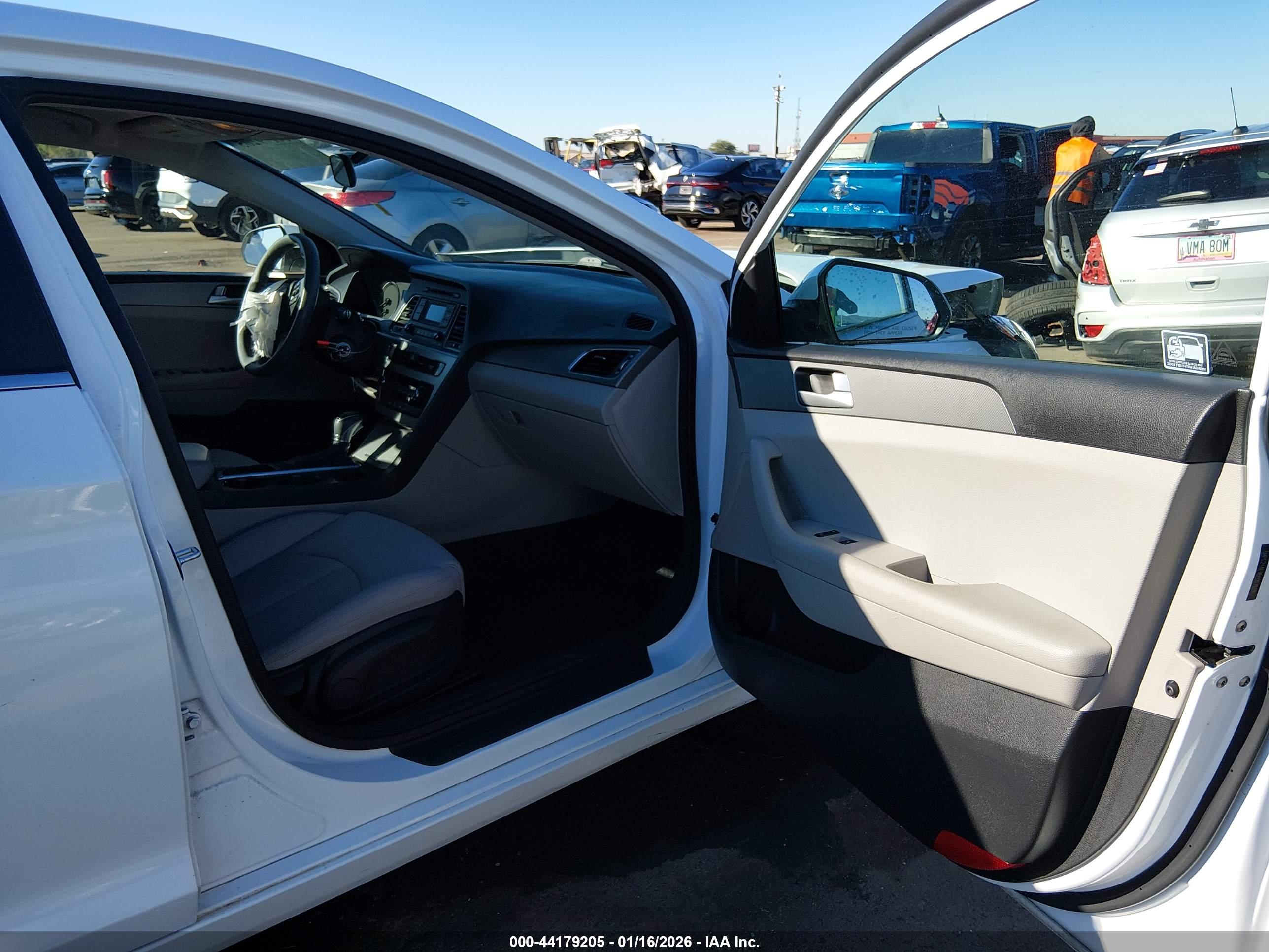 HYUNDAI SONATA image 5