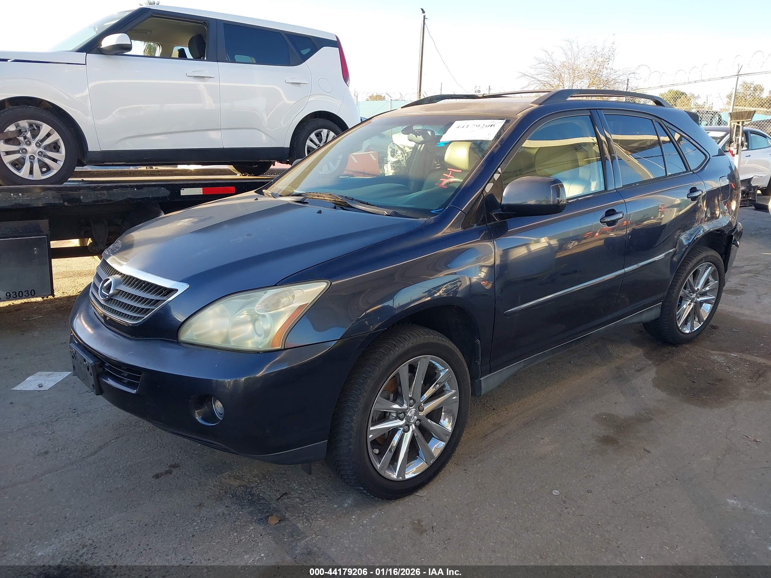 LEXUS RX image 2