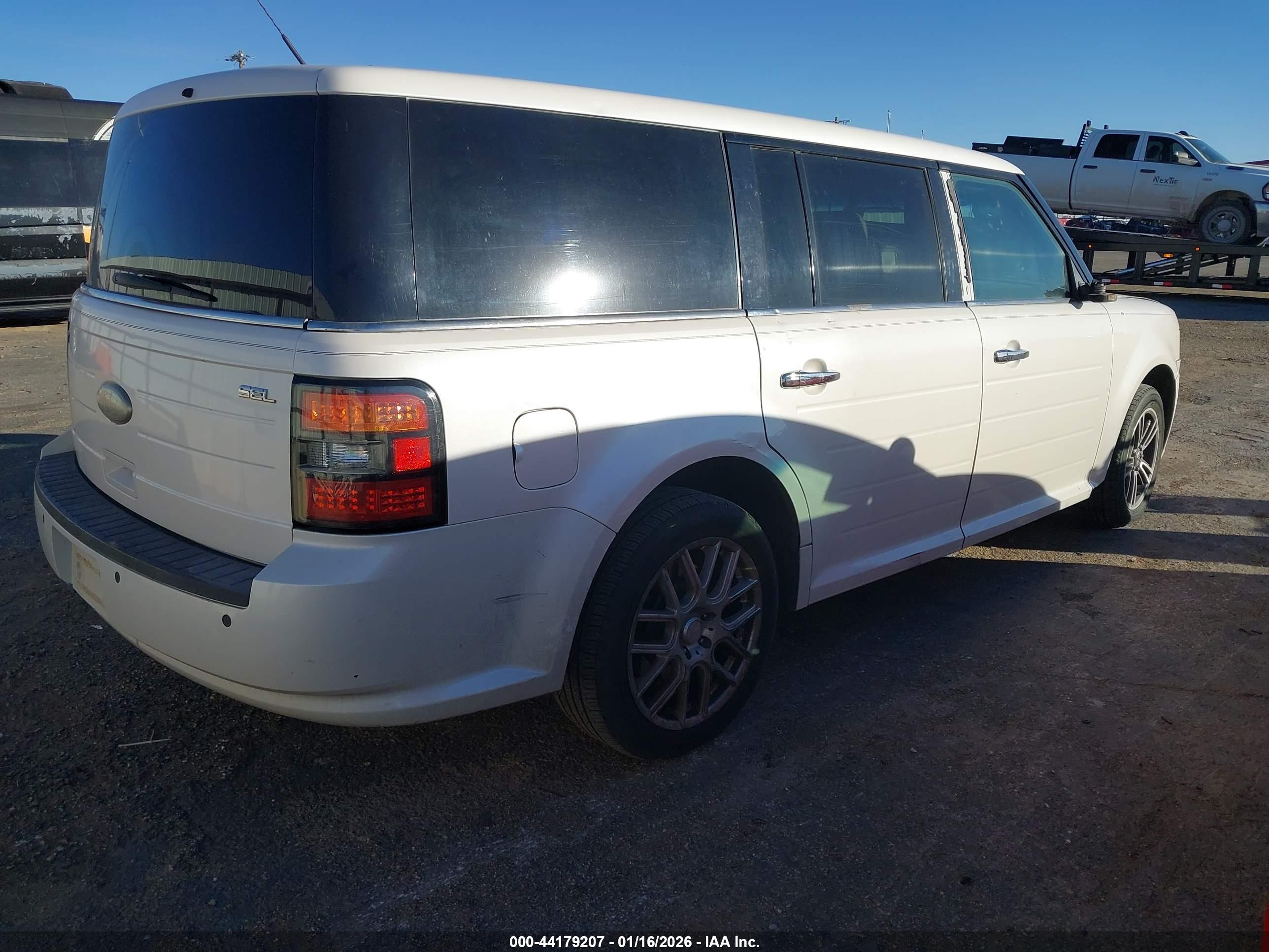 FORD FLEX image 4
