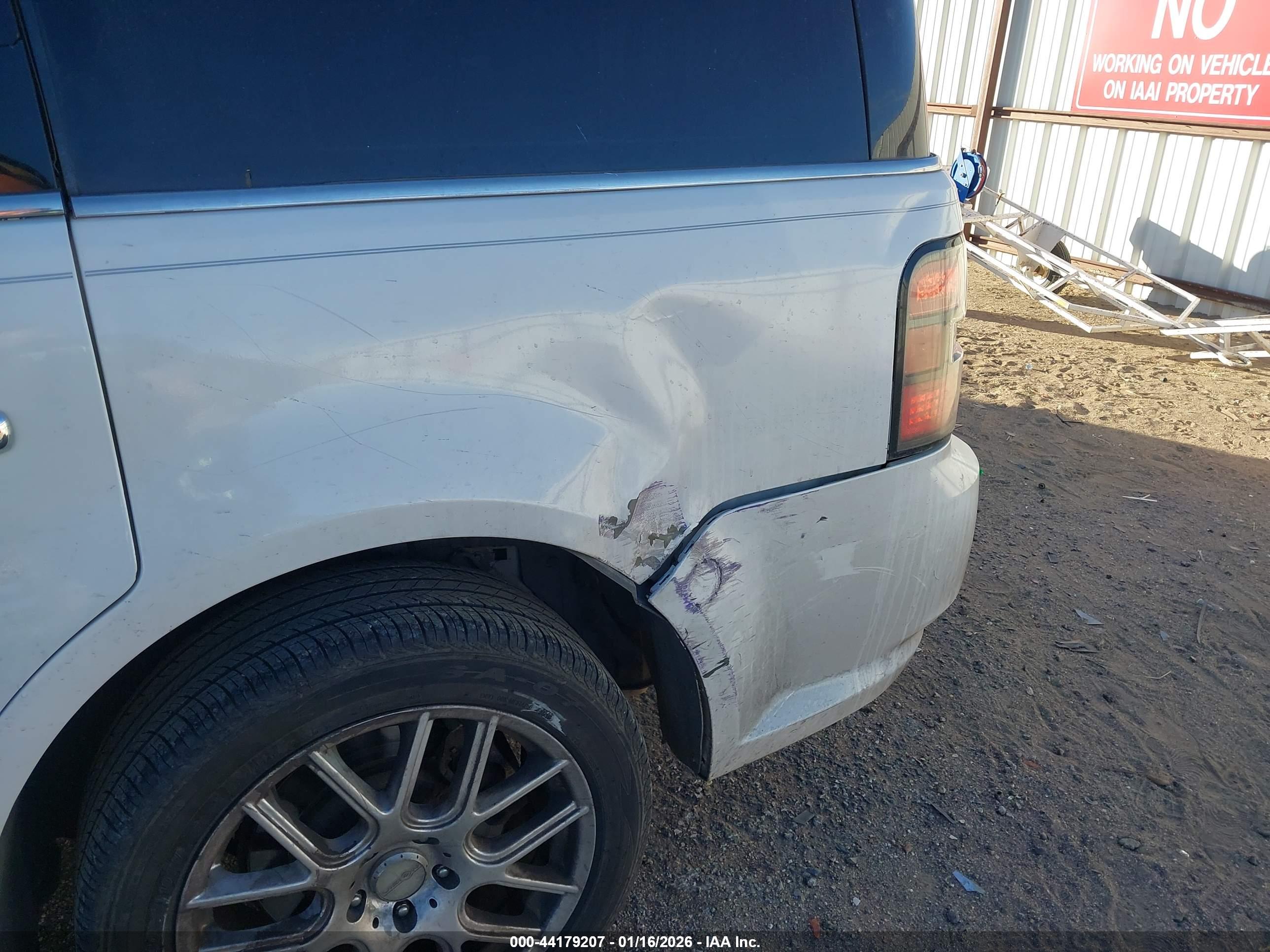 FORD FLEX image 6