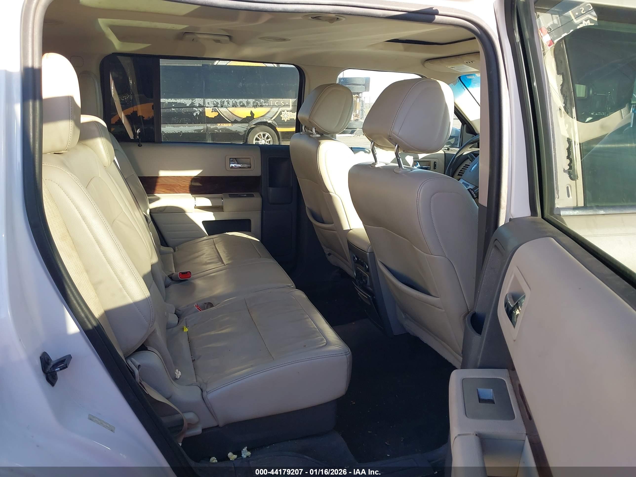 FORD FLEX image 8