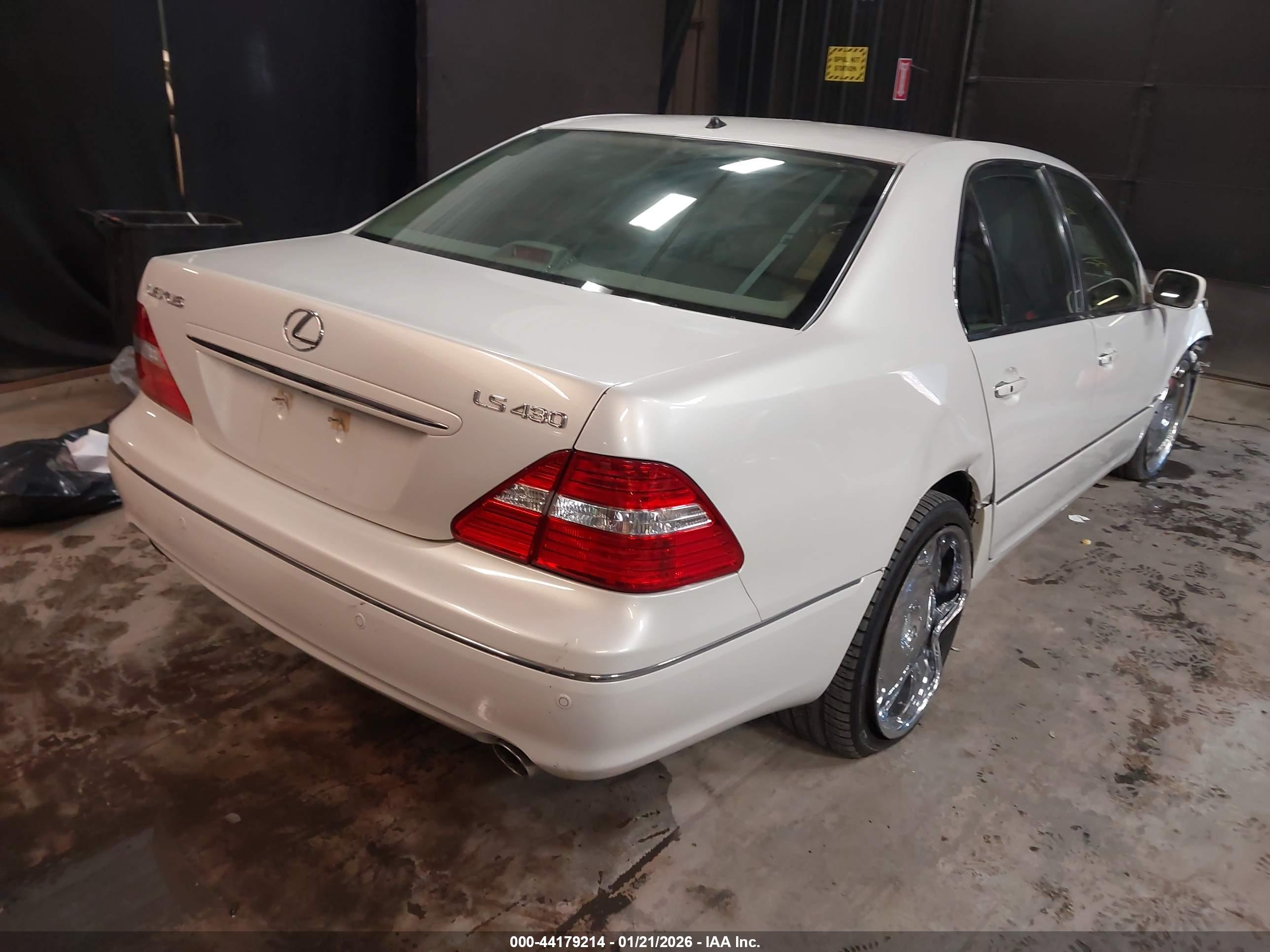 LEXUS LS image 4