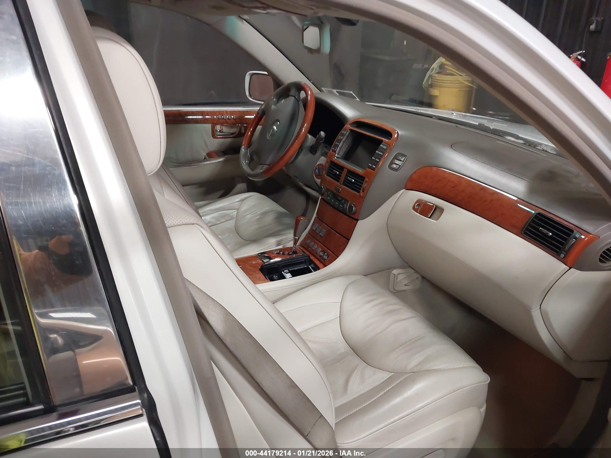 LEXUS LS image 5