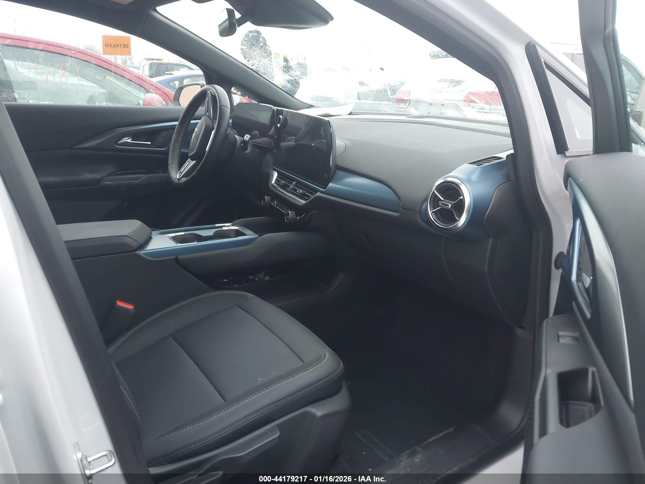 CHEVROLET EQUINOX image 5