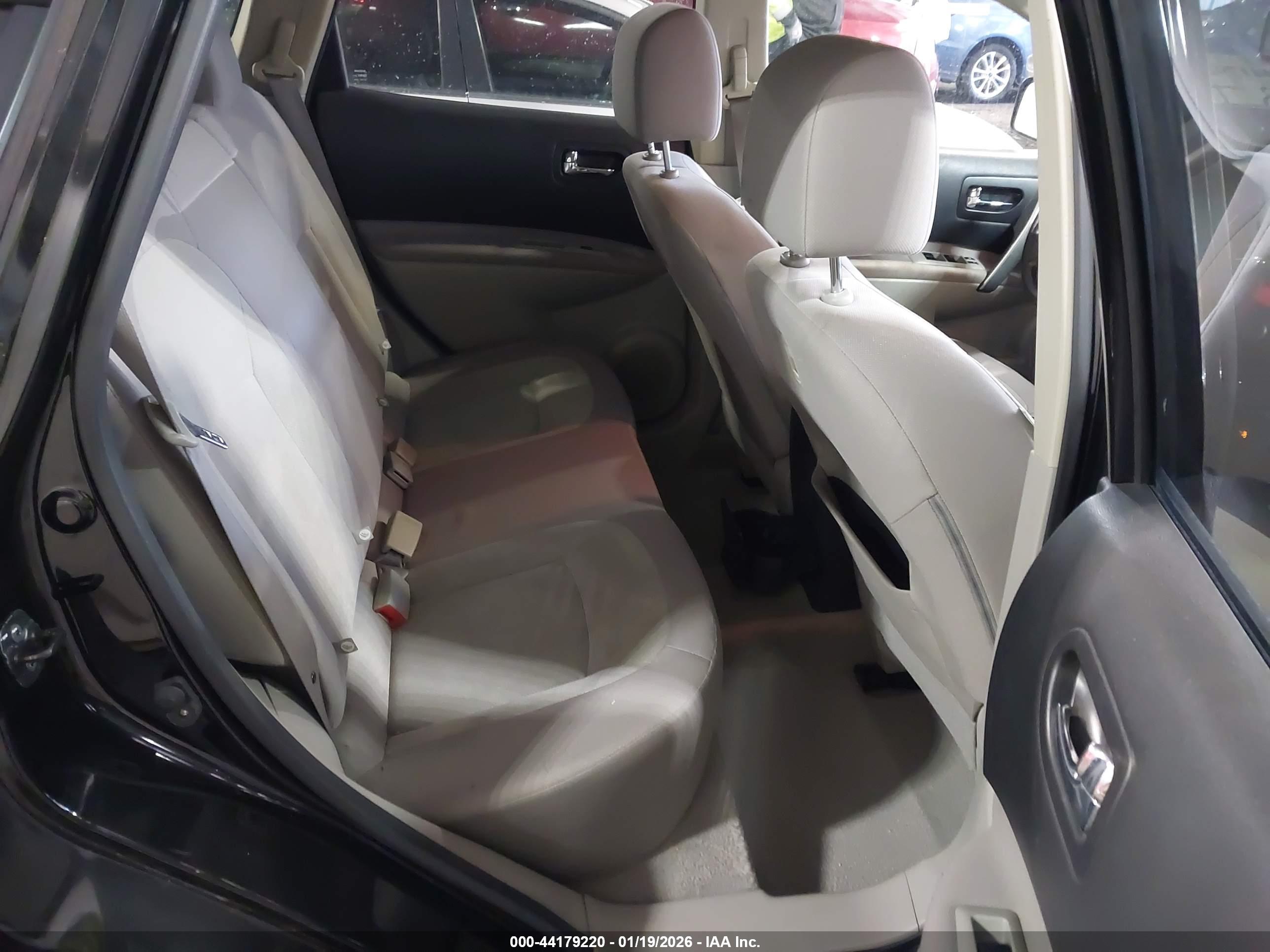 NISSAN ROGUE image 8