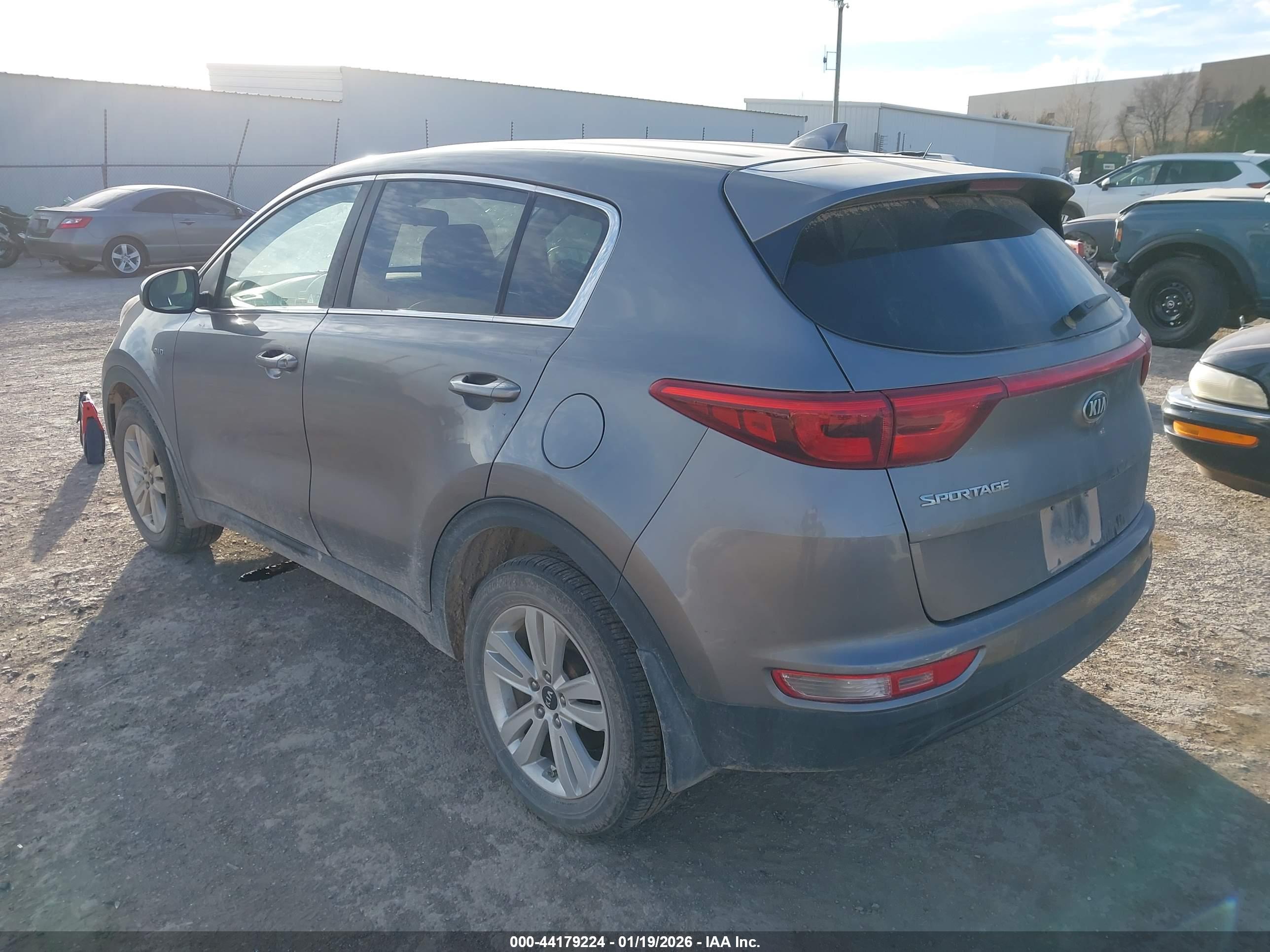 KIA SPORTAGE image 3