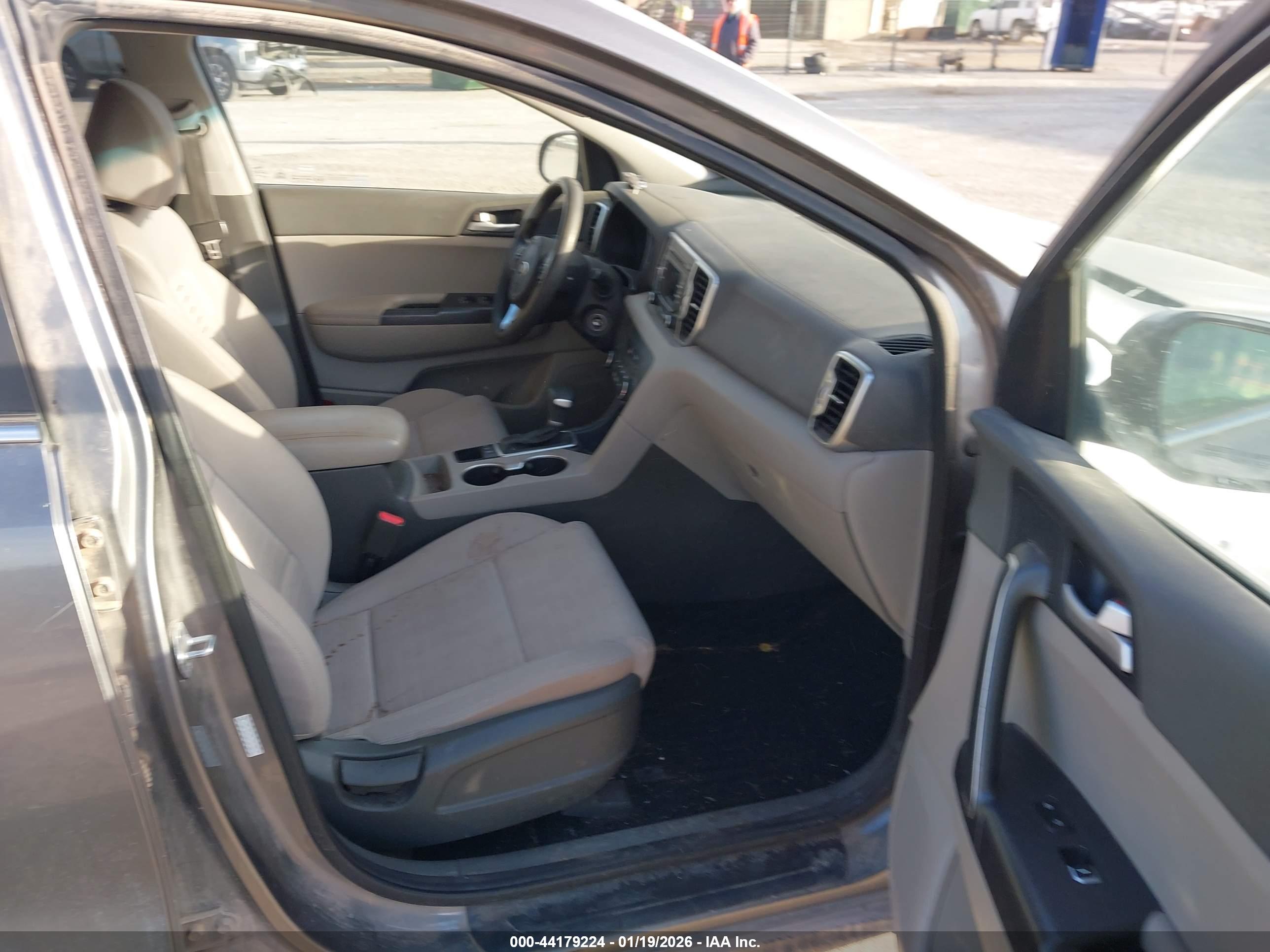 KIA SPORTAGE image 5