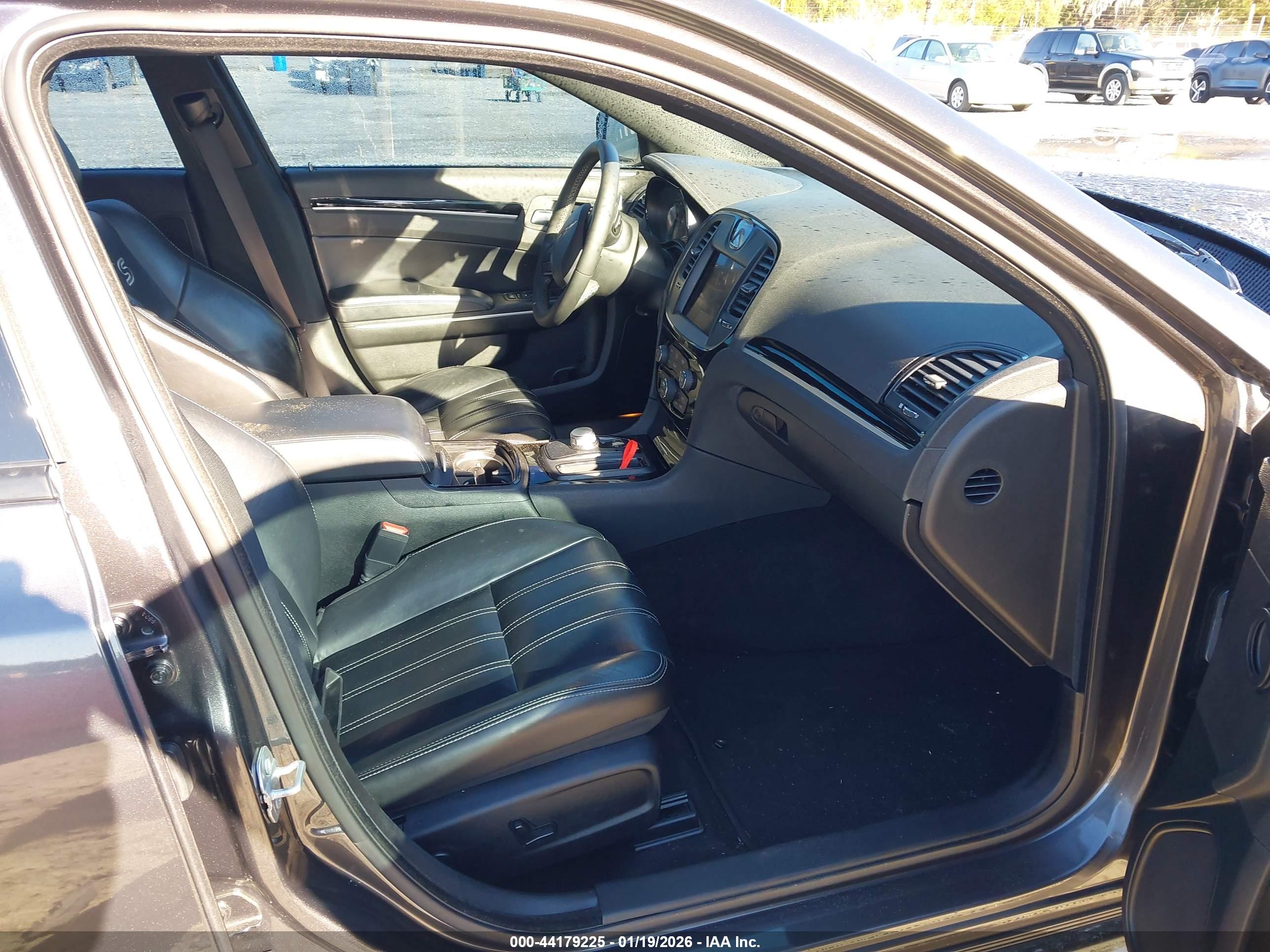 CHRYSLER 300 image 5