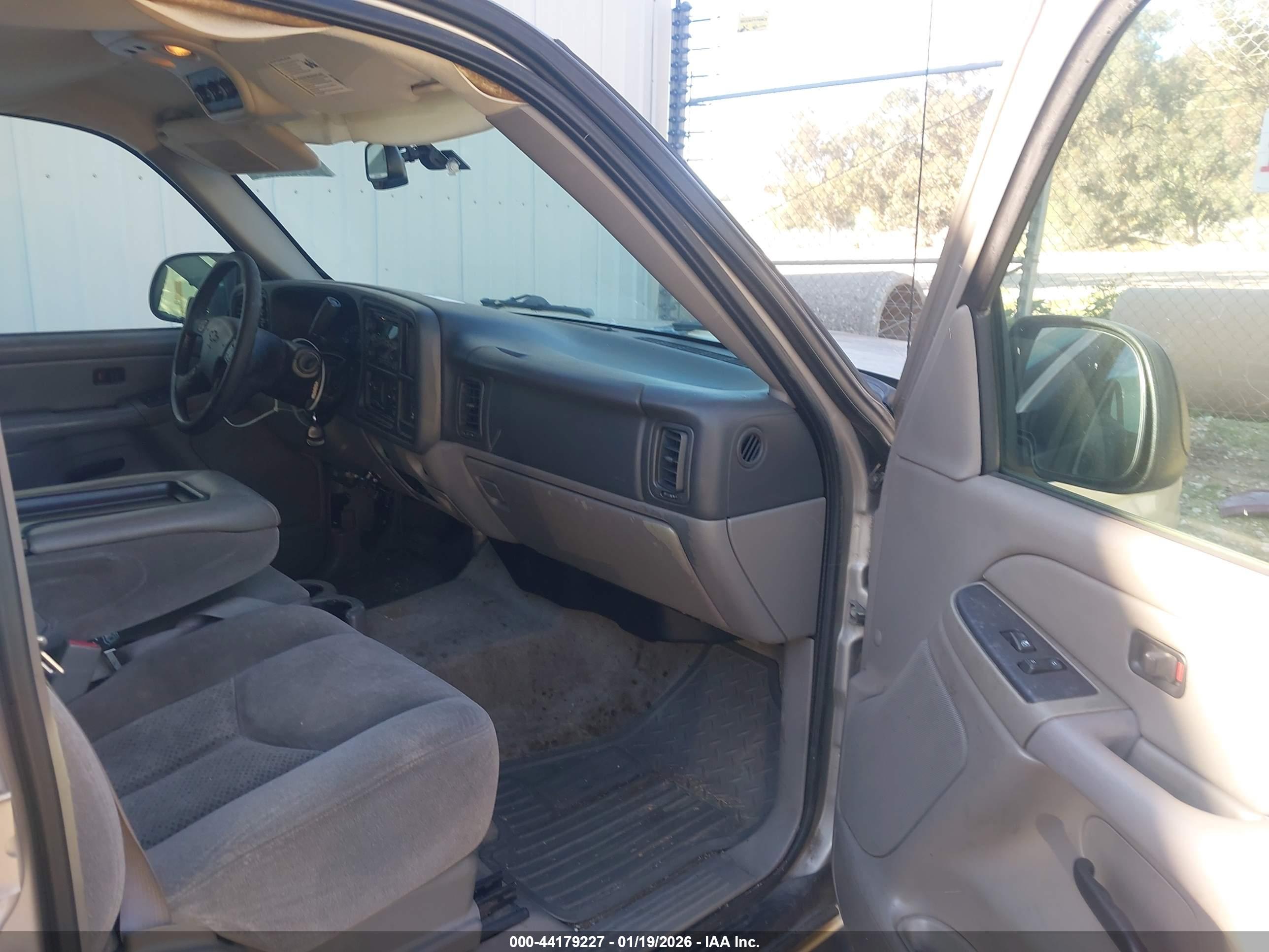 CHEVROLET TAHOE image 5