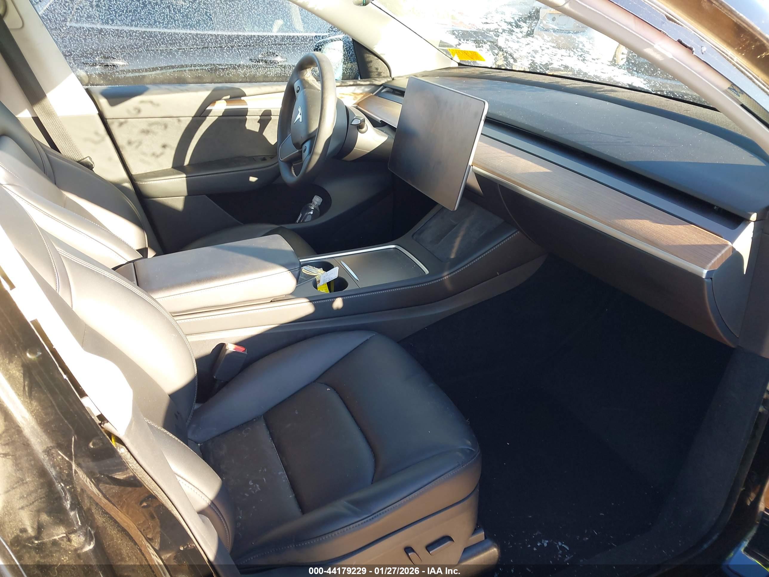 TESLA MODEL image 5