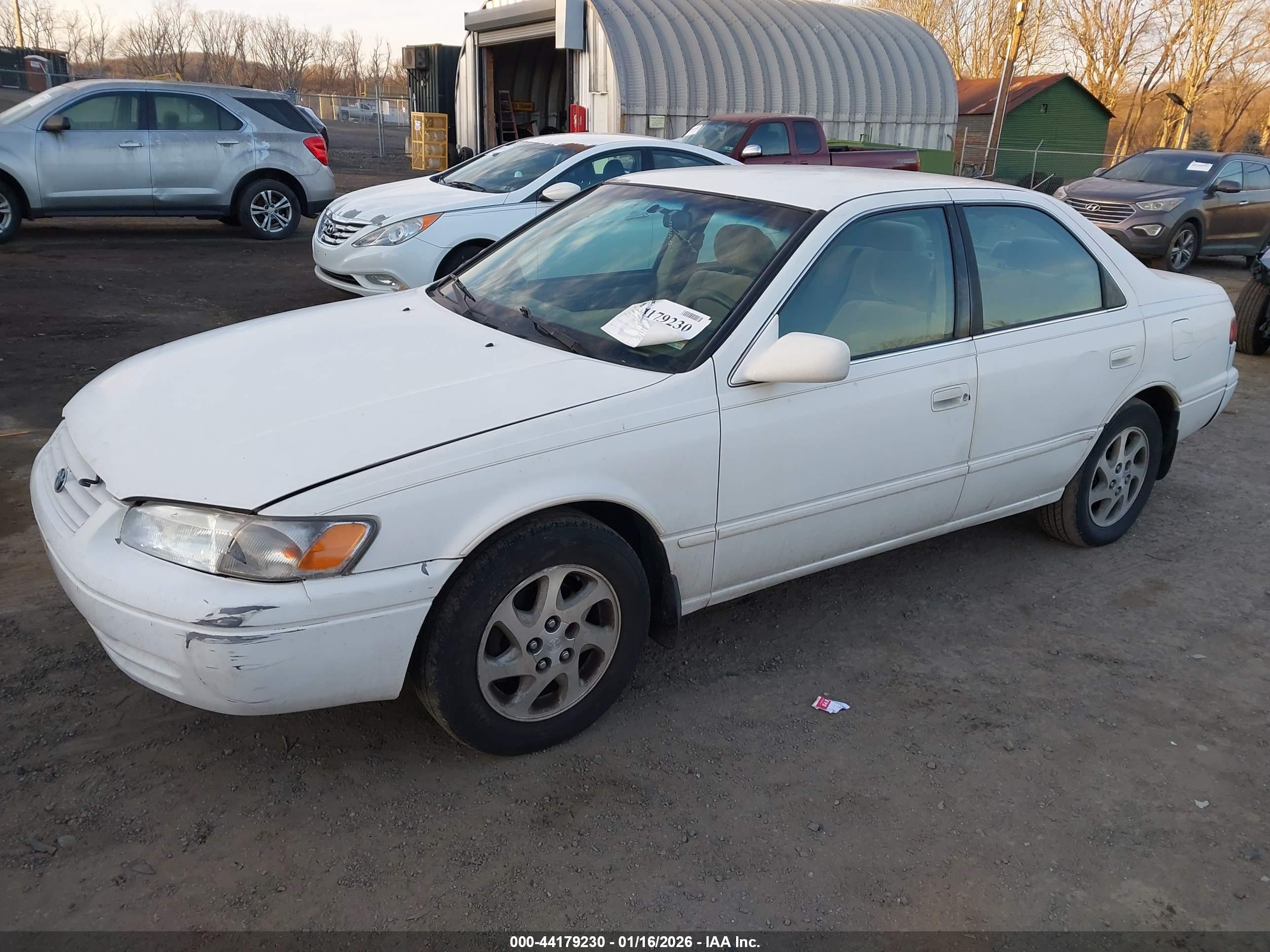 TOYOTA CAMRY image 2