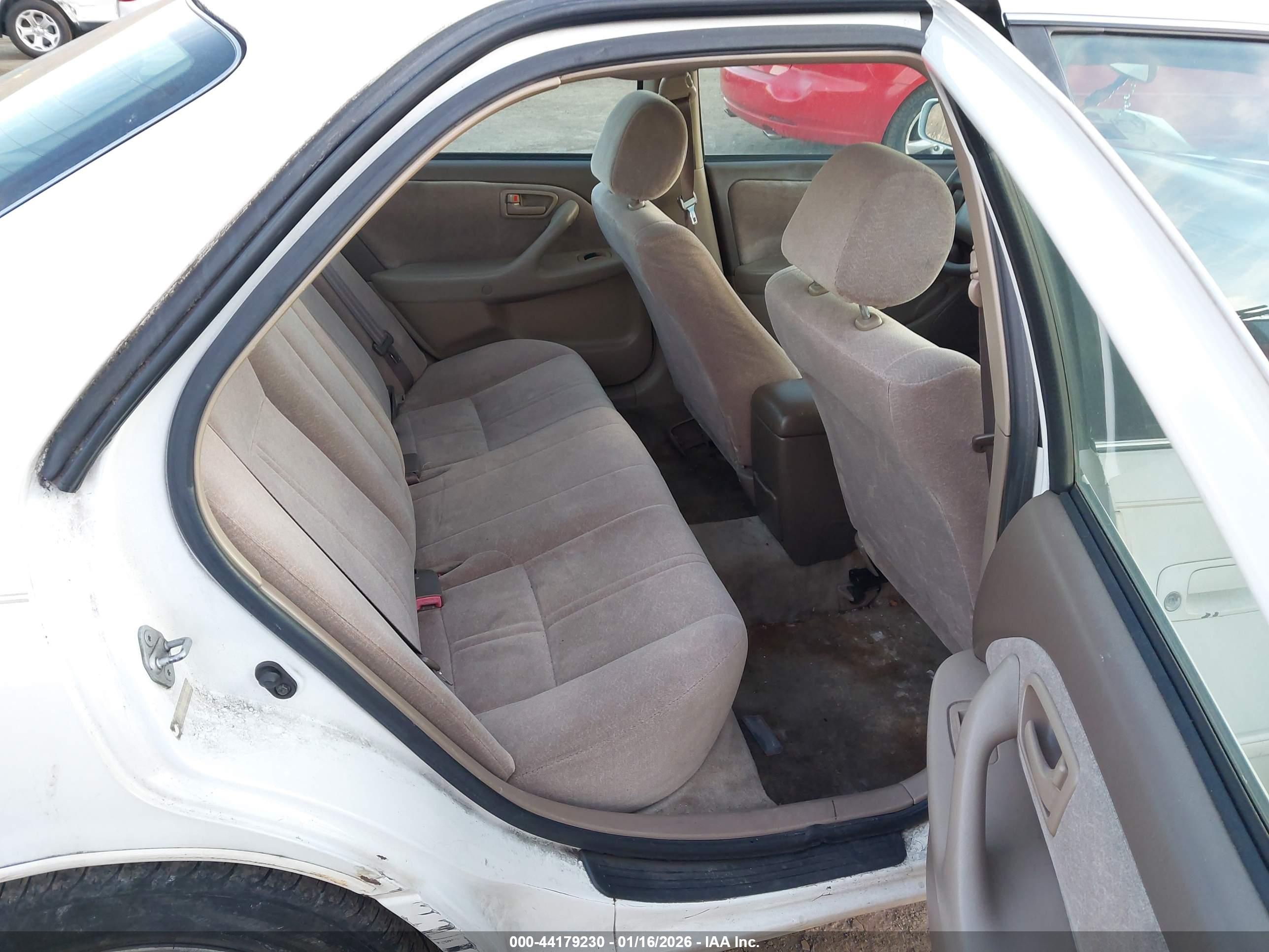 TOYOTA CAMRY image 8