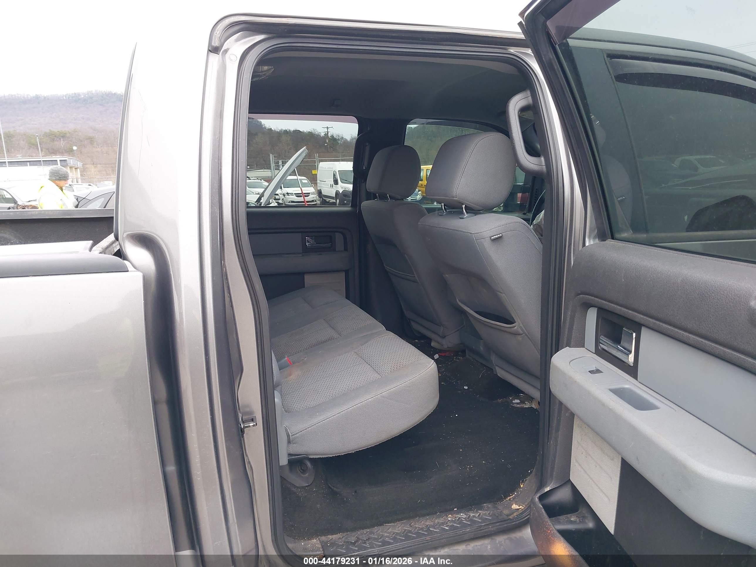 FORD F-150 image 8