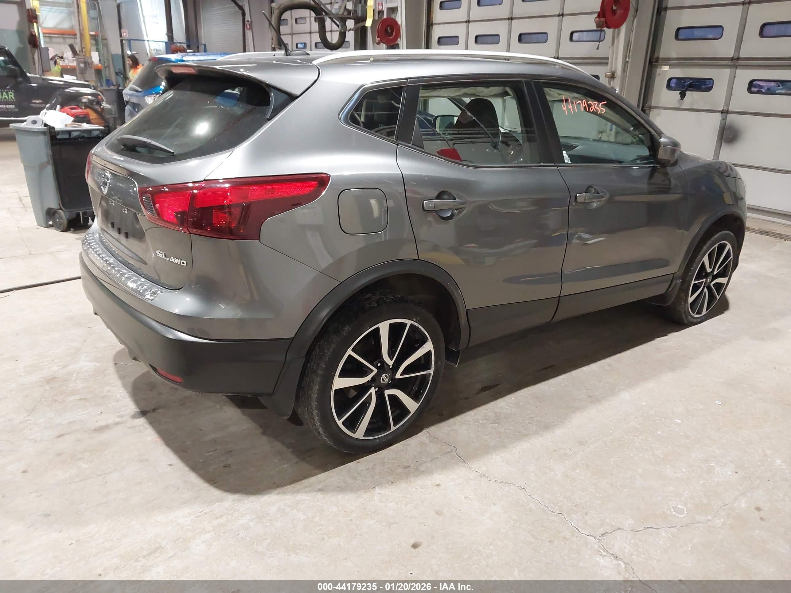NISSAN ROGUE image 4