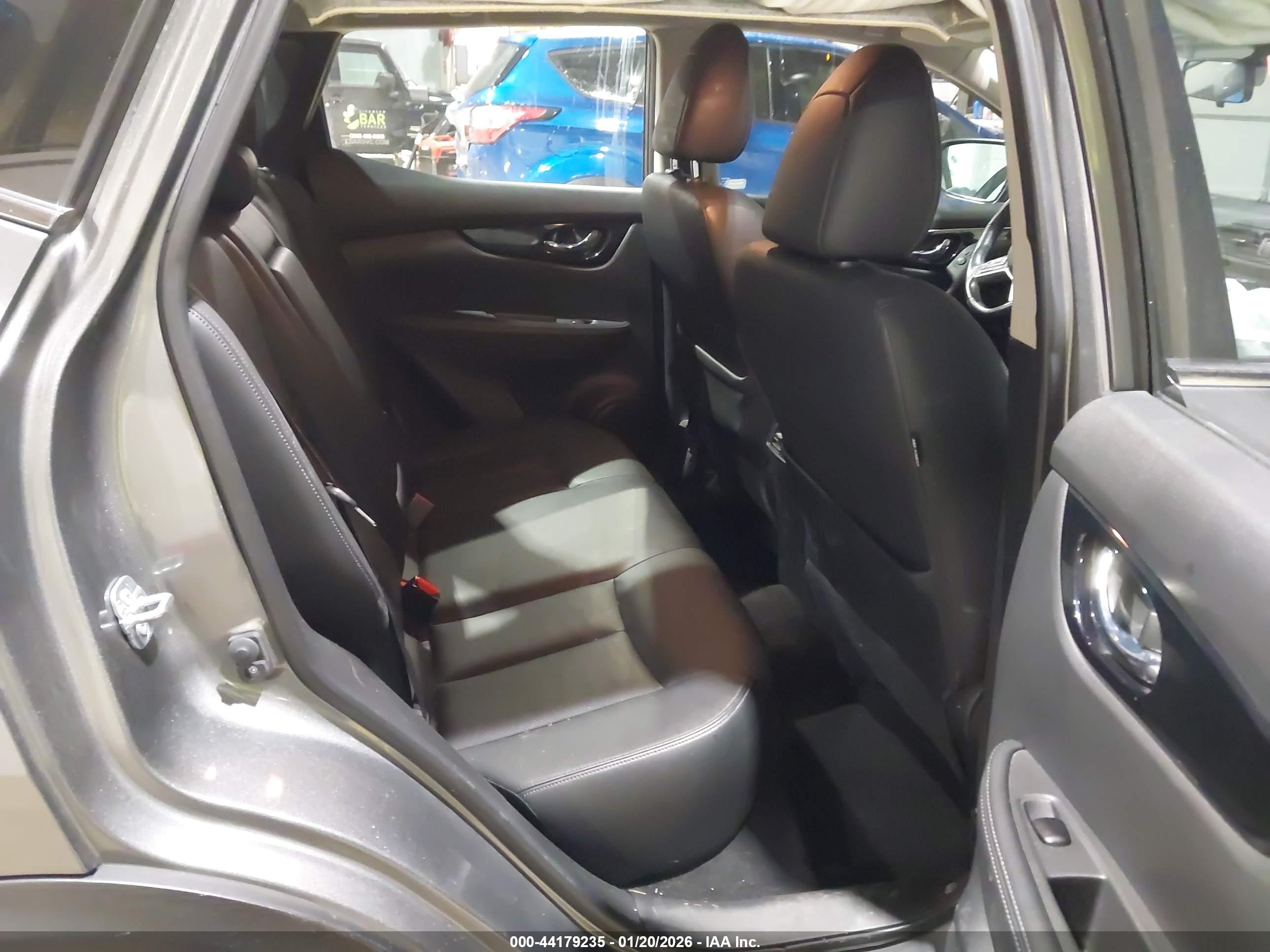 NISSAN ROGUE image 8