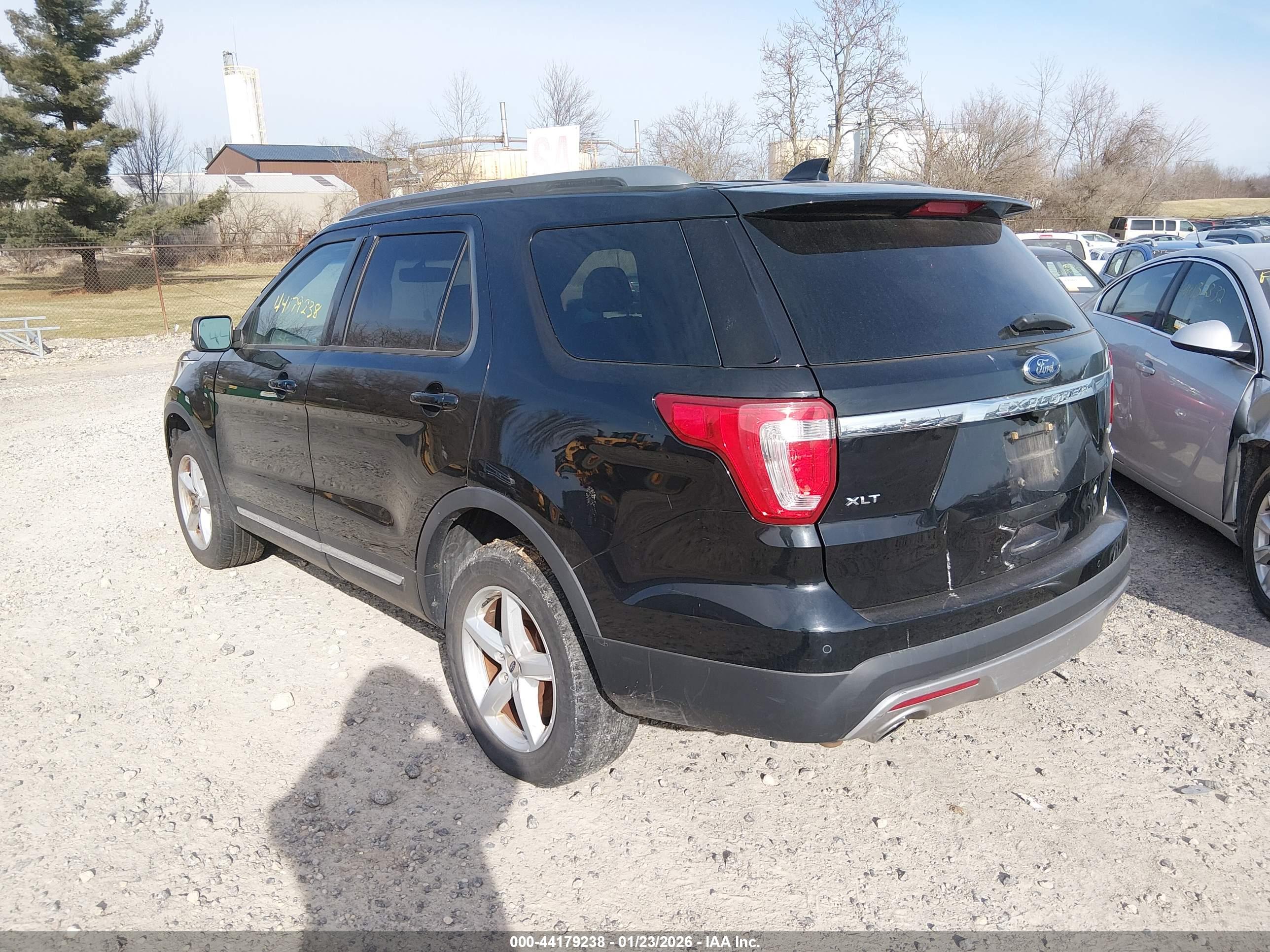 FORD EXPLORER image 3