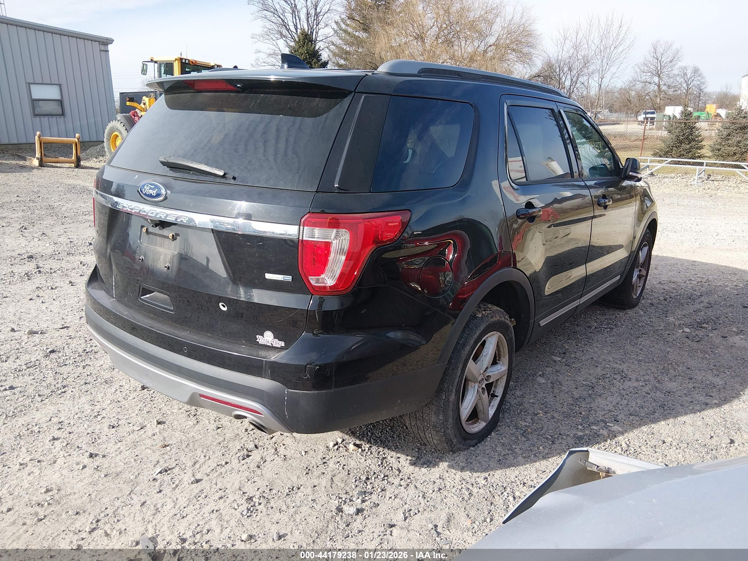 FORD EXPLORER image 4