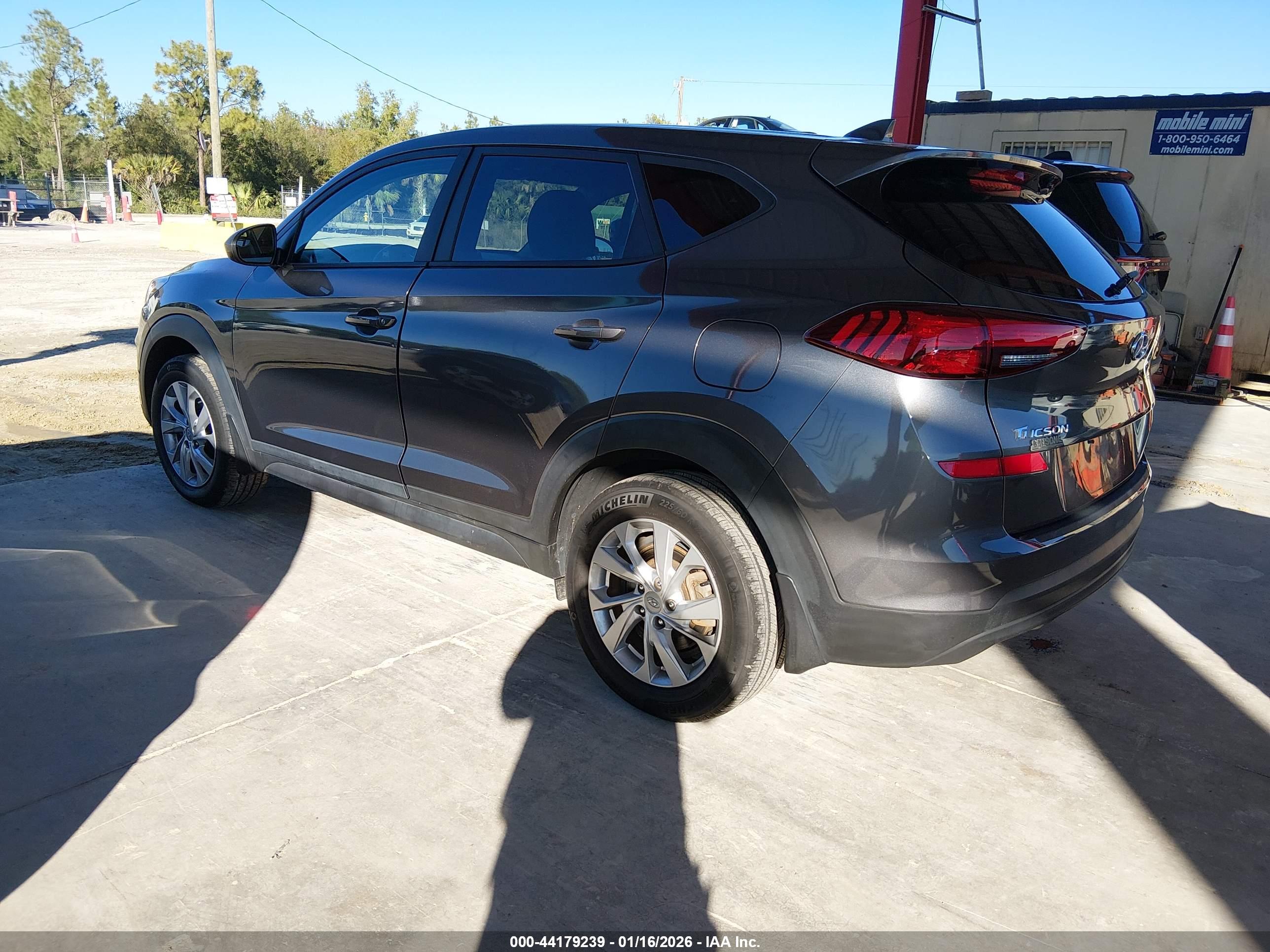 HYUNDAI TUCSON image 3