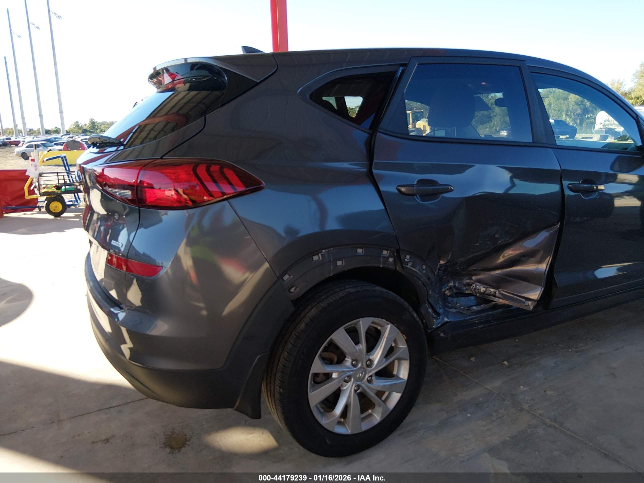 HYUNDAI TUCSON image 6