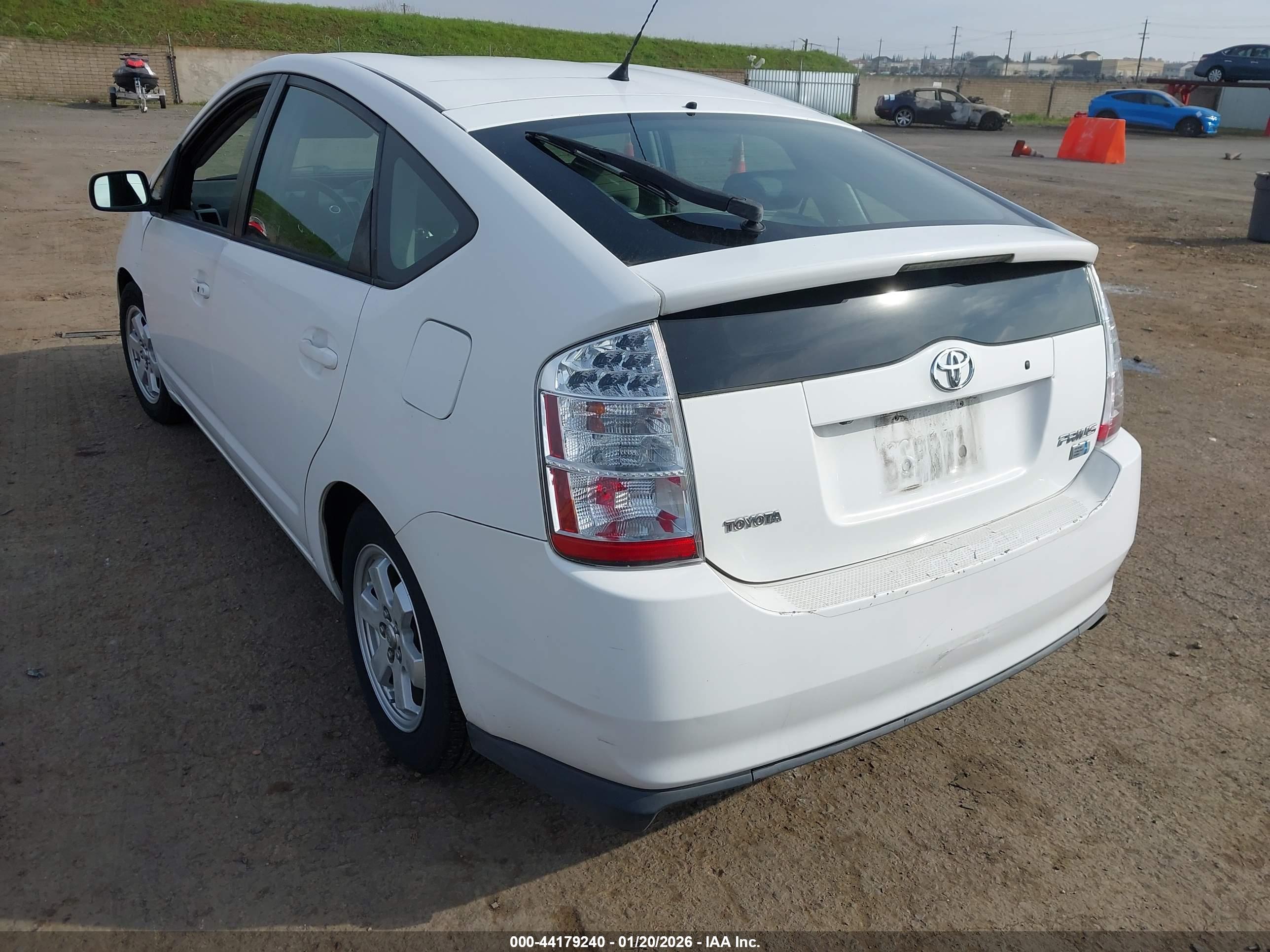 TOYOTA PRIUS image 3