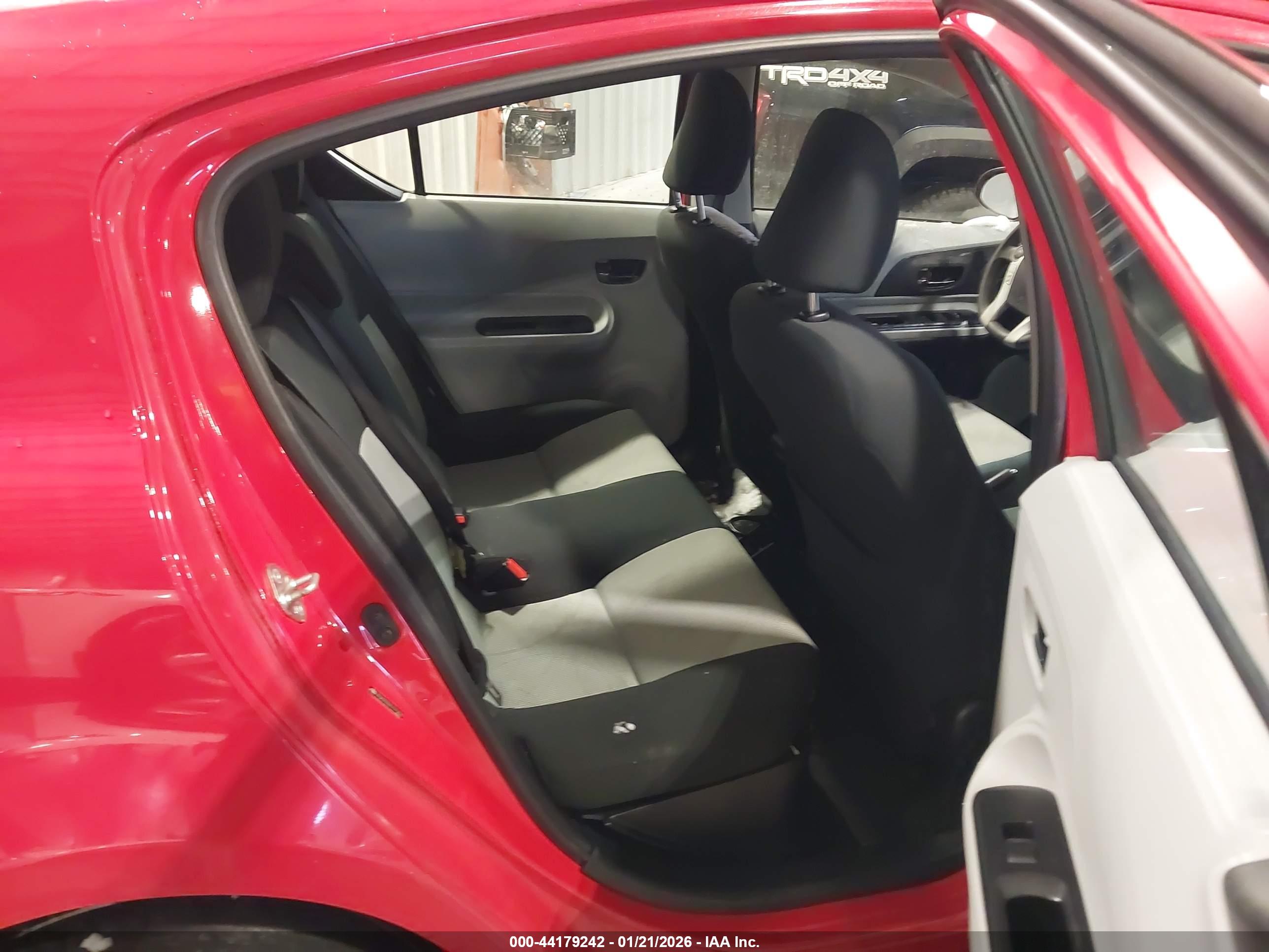 TOYOTA PRIUS image 8