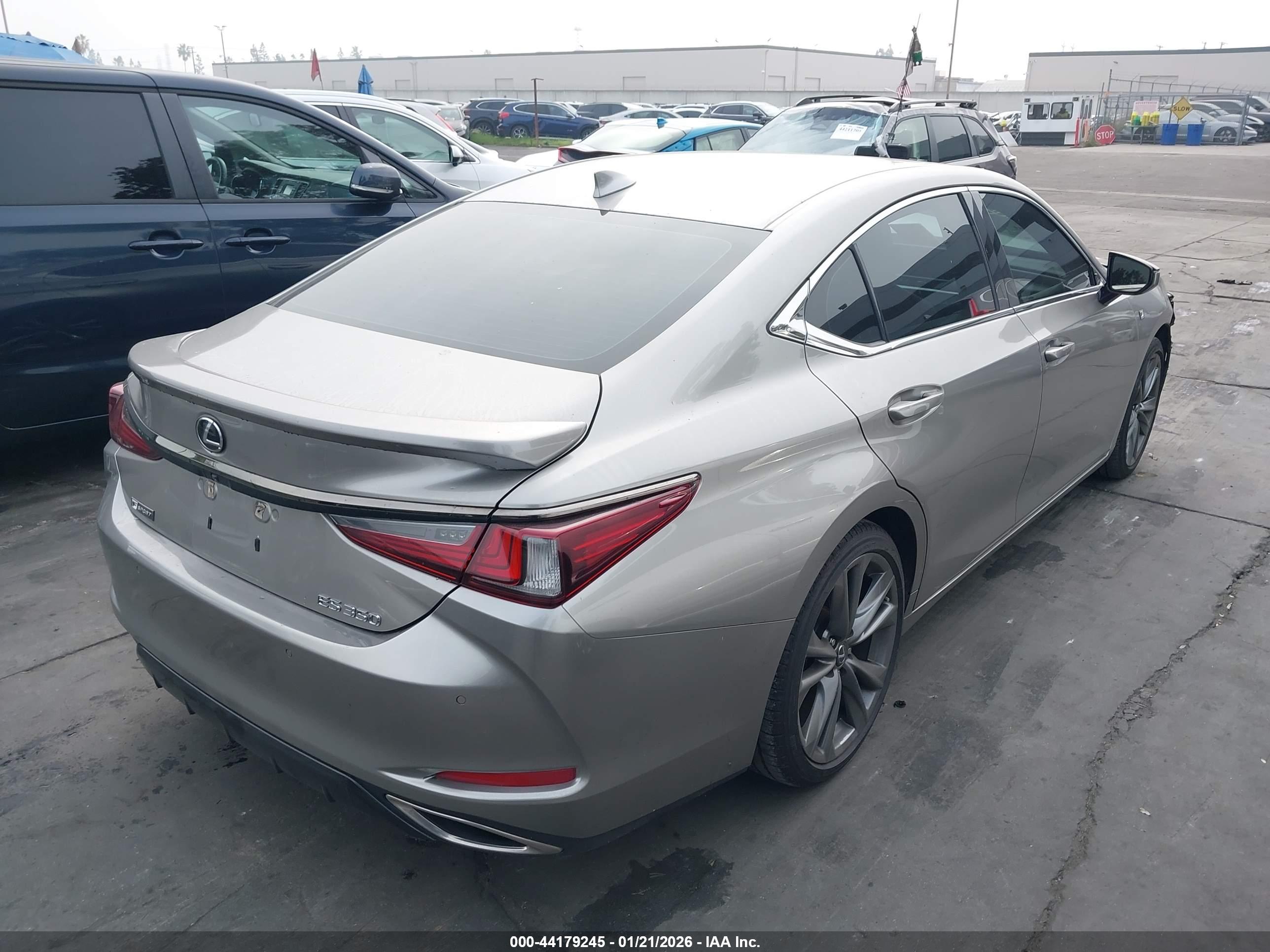 LEXUS ES image 4