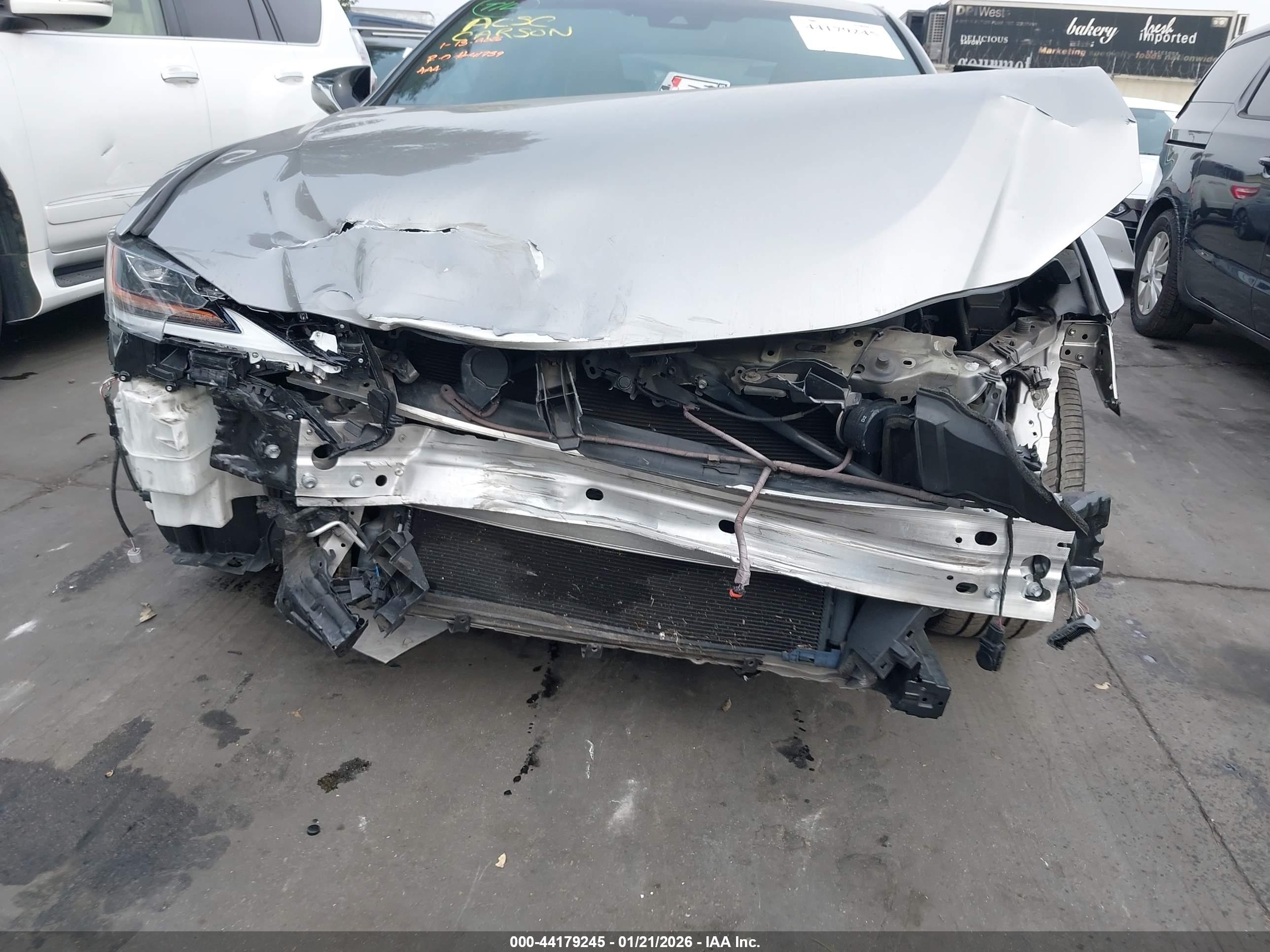 LEXUS ES image 6