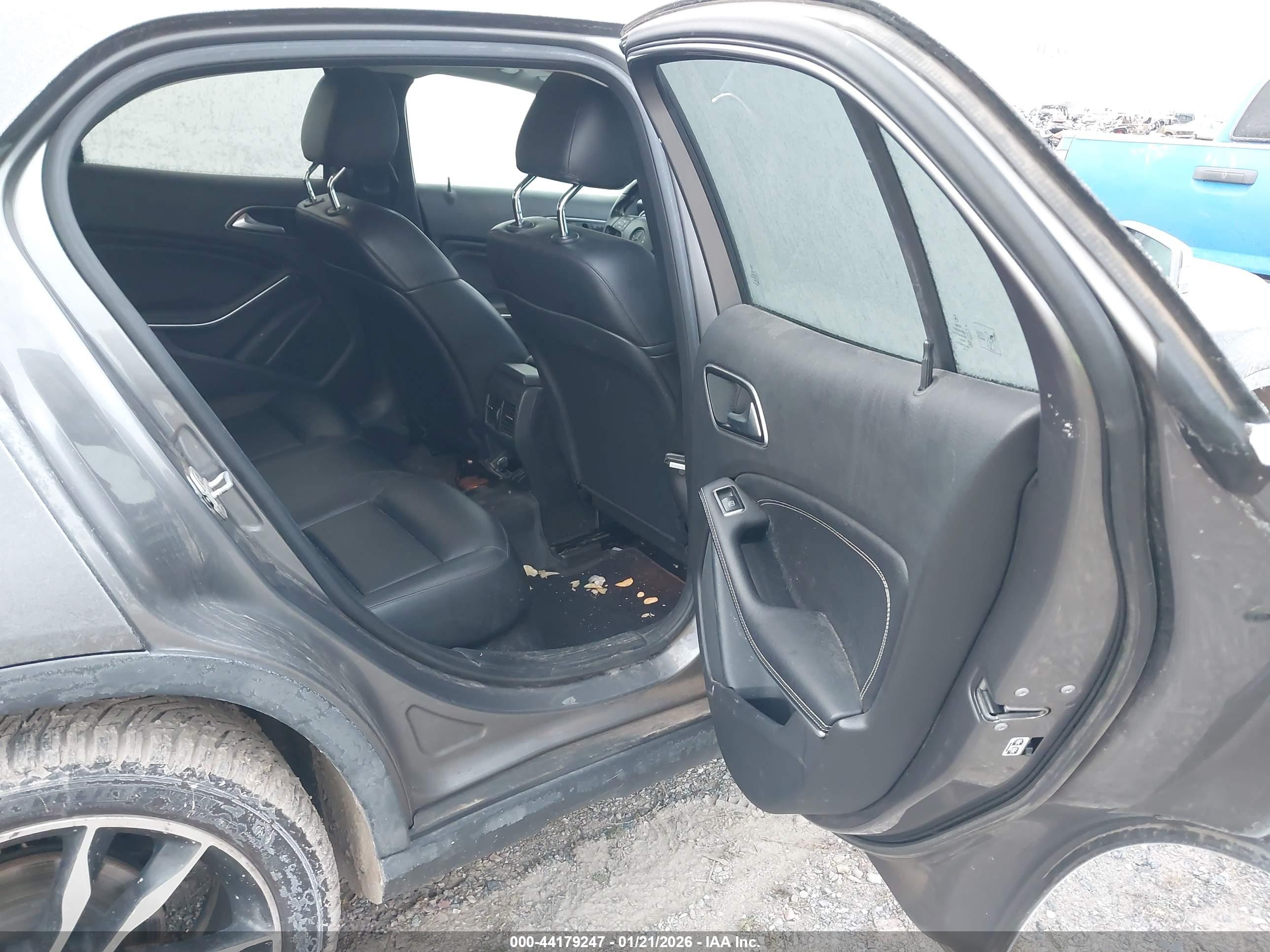 MERCEDES-BENZ GLA image 8
