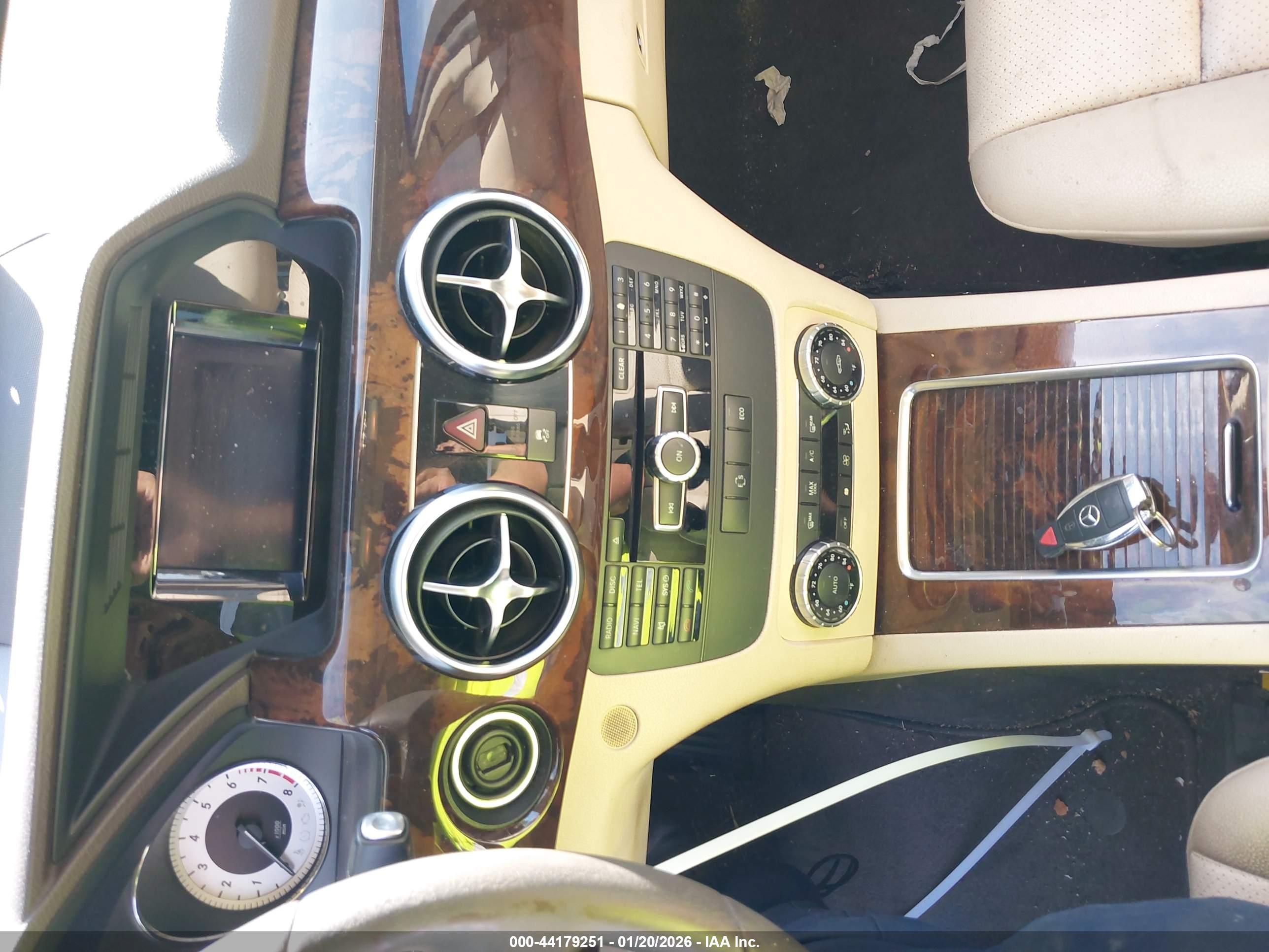 MERCEDES-BENZ GLK image 11
