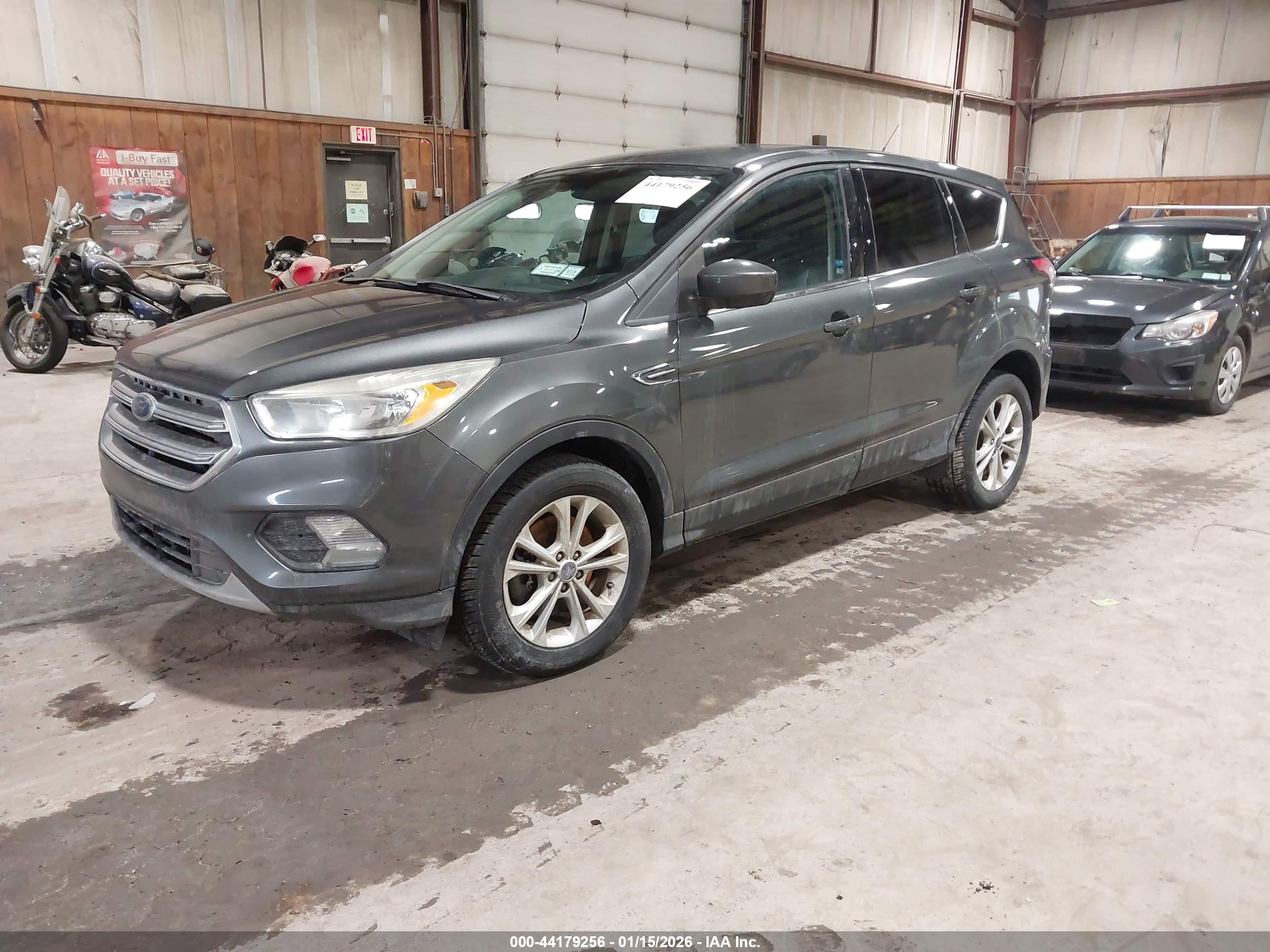 FORD ESCAPE image 2