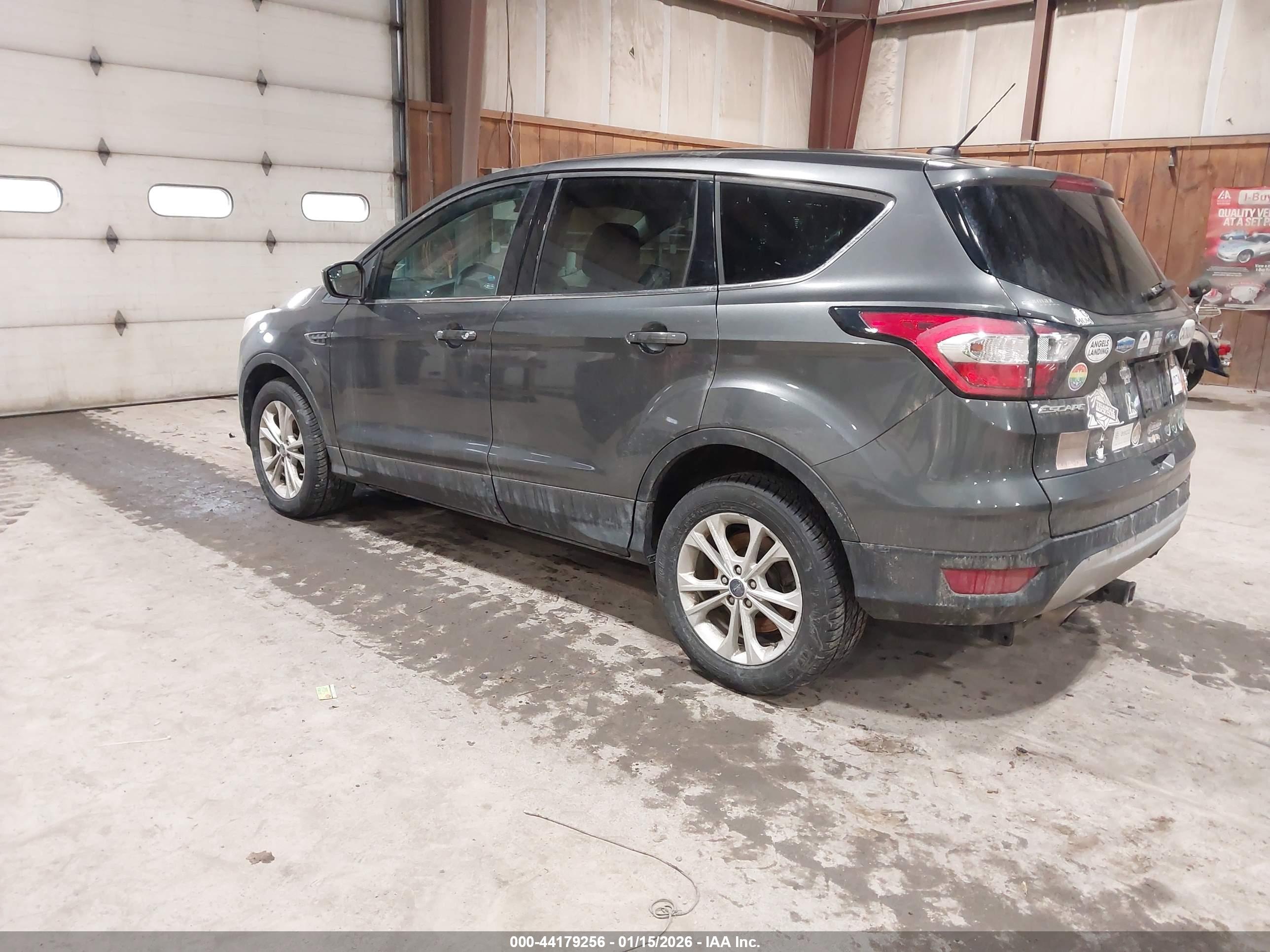 FORD ESCAPE image 3