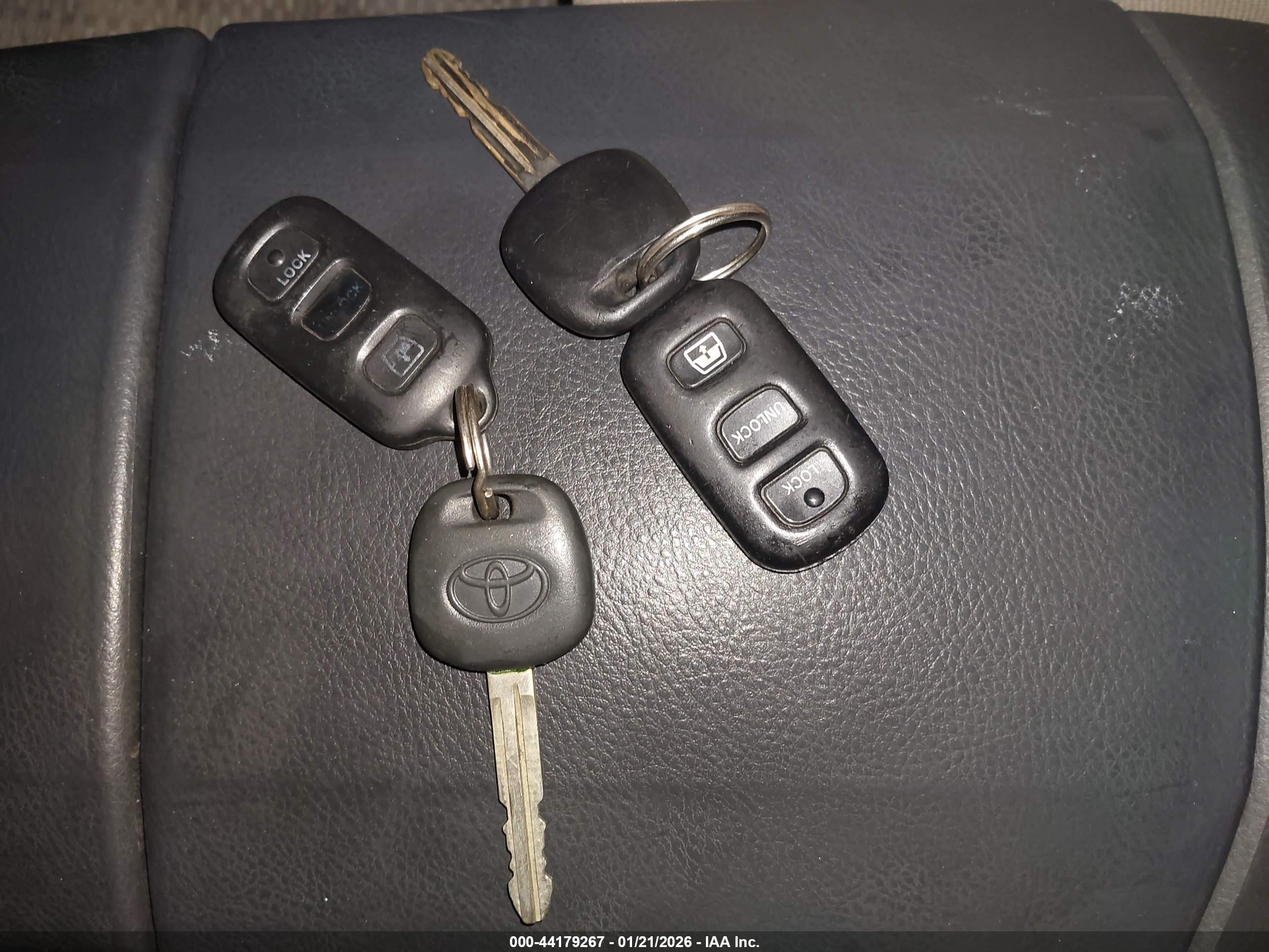 TOYOTA 4RUNNER image 11