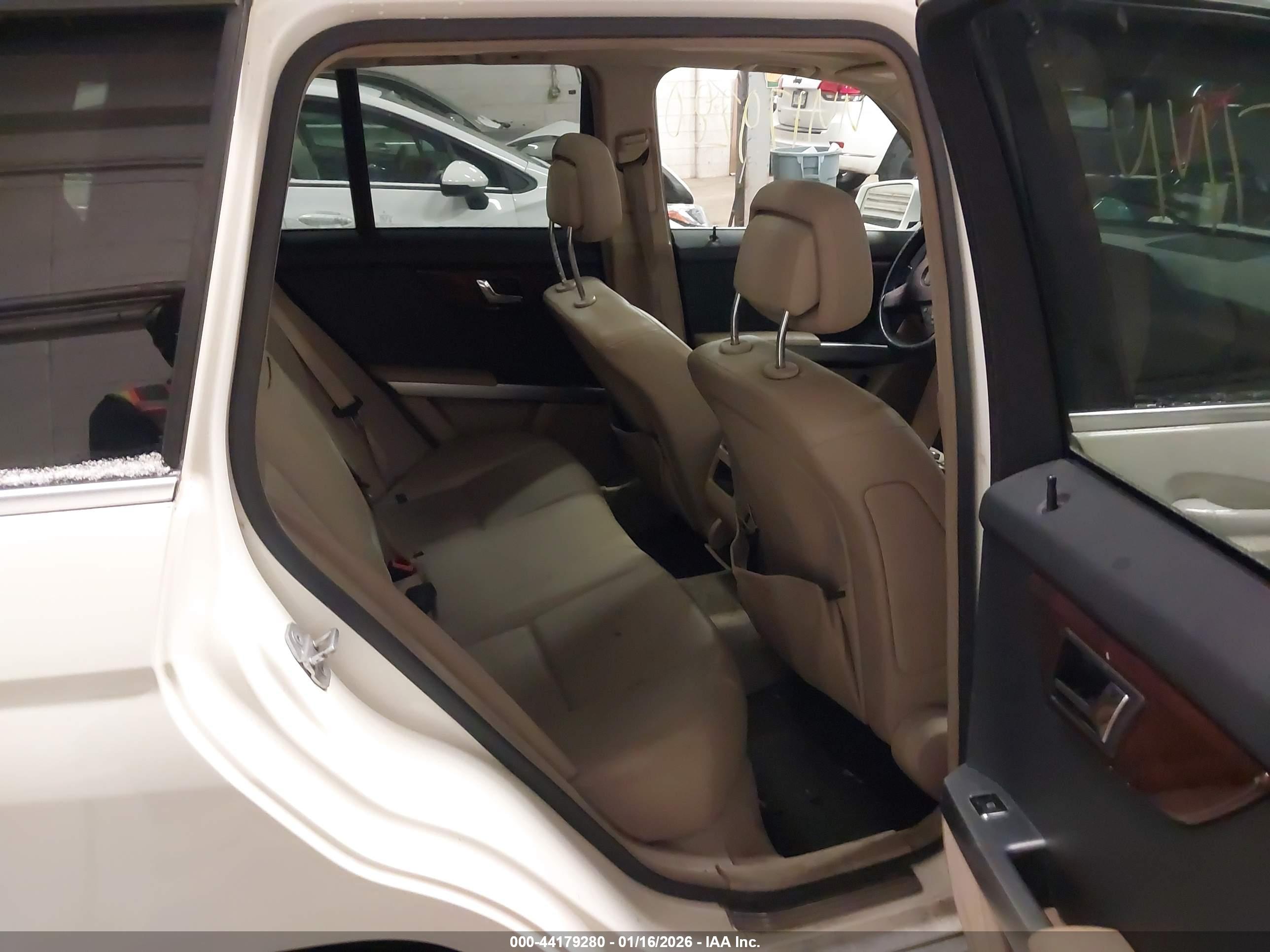 MERCEDES-BENZ GLK image 8
