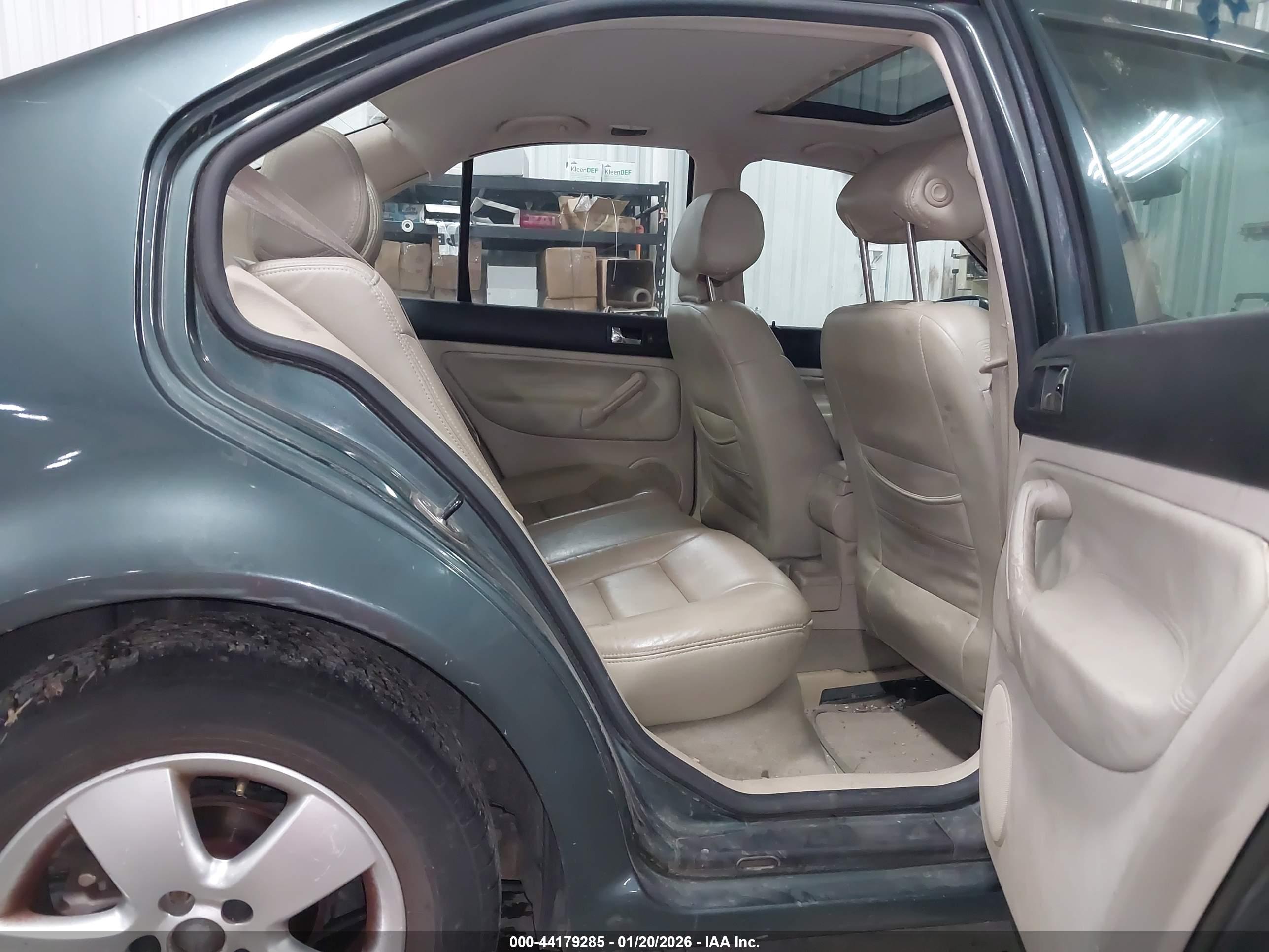 VOLKSWAGEN JETTA image 8