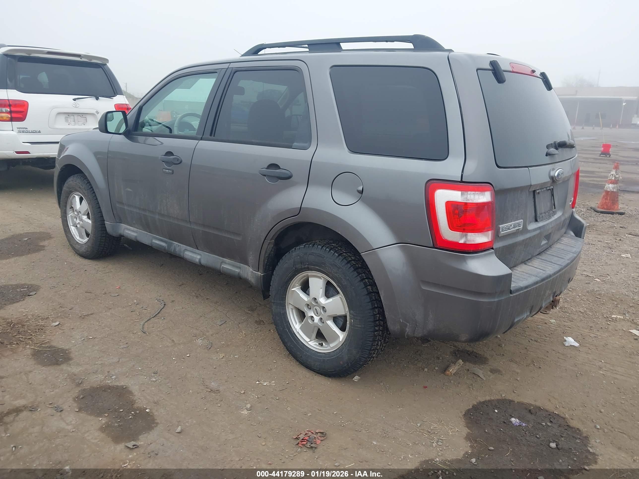 FORD ESCAPE image 3